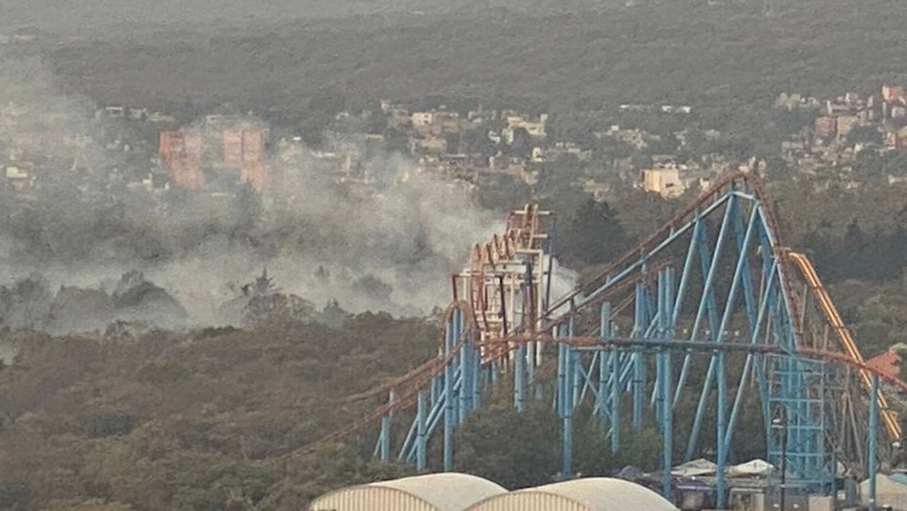 El incendio se registró en los alrededores del parque de diversiones Six Flags.
