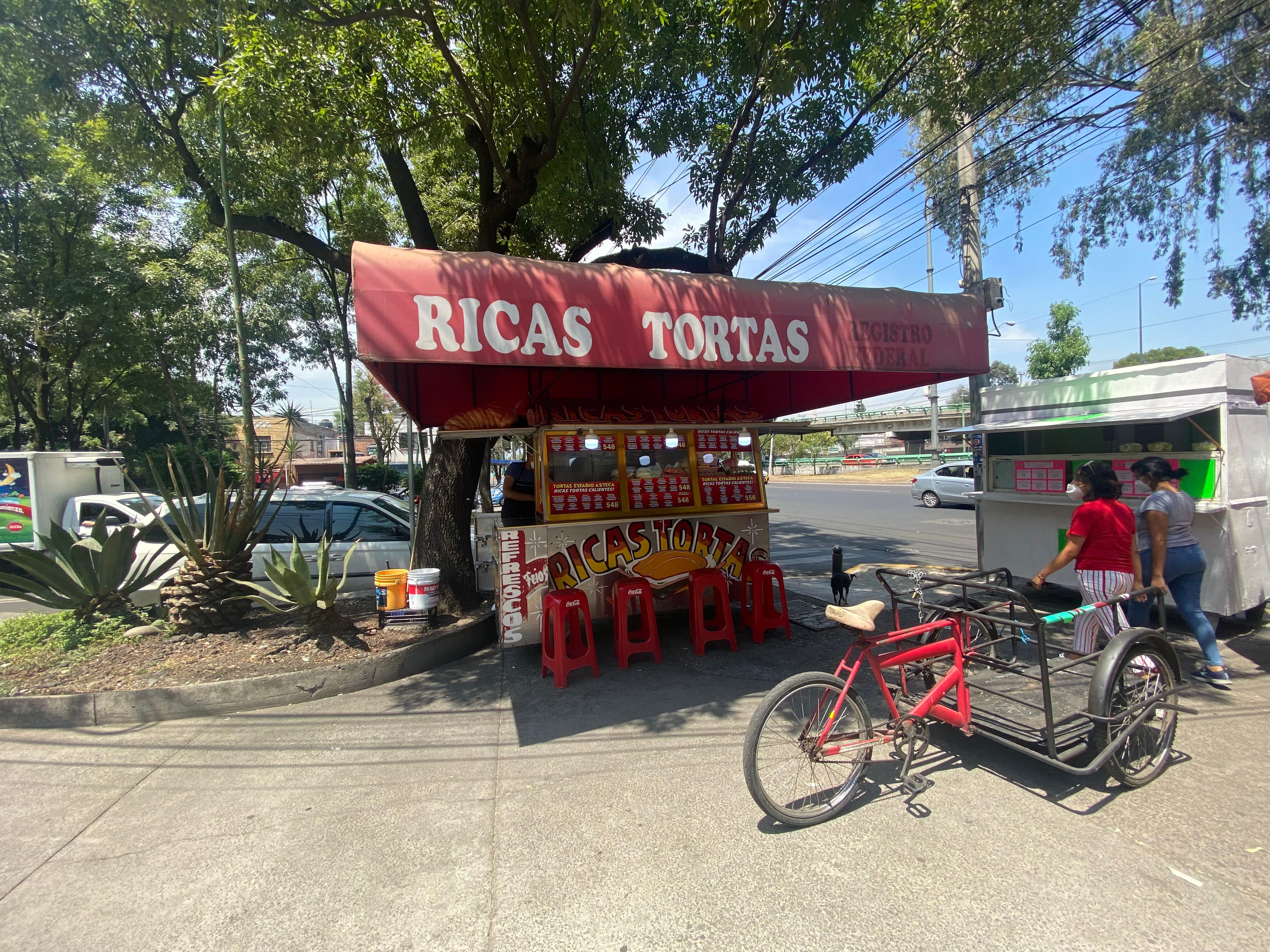 El precio de la comida en la calle ha aumentado entre 3 y 15 pesos dependiendo el tipo de negocio. Una de las razones principales es el aceite.