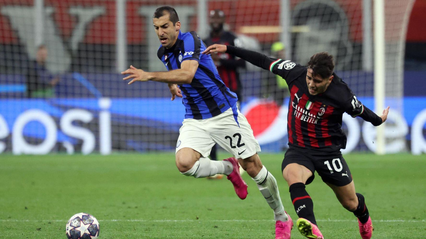 Inter gana la ida del ‘Derby della Madonnina’; vence al Milan en semis de la Champions