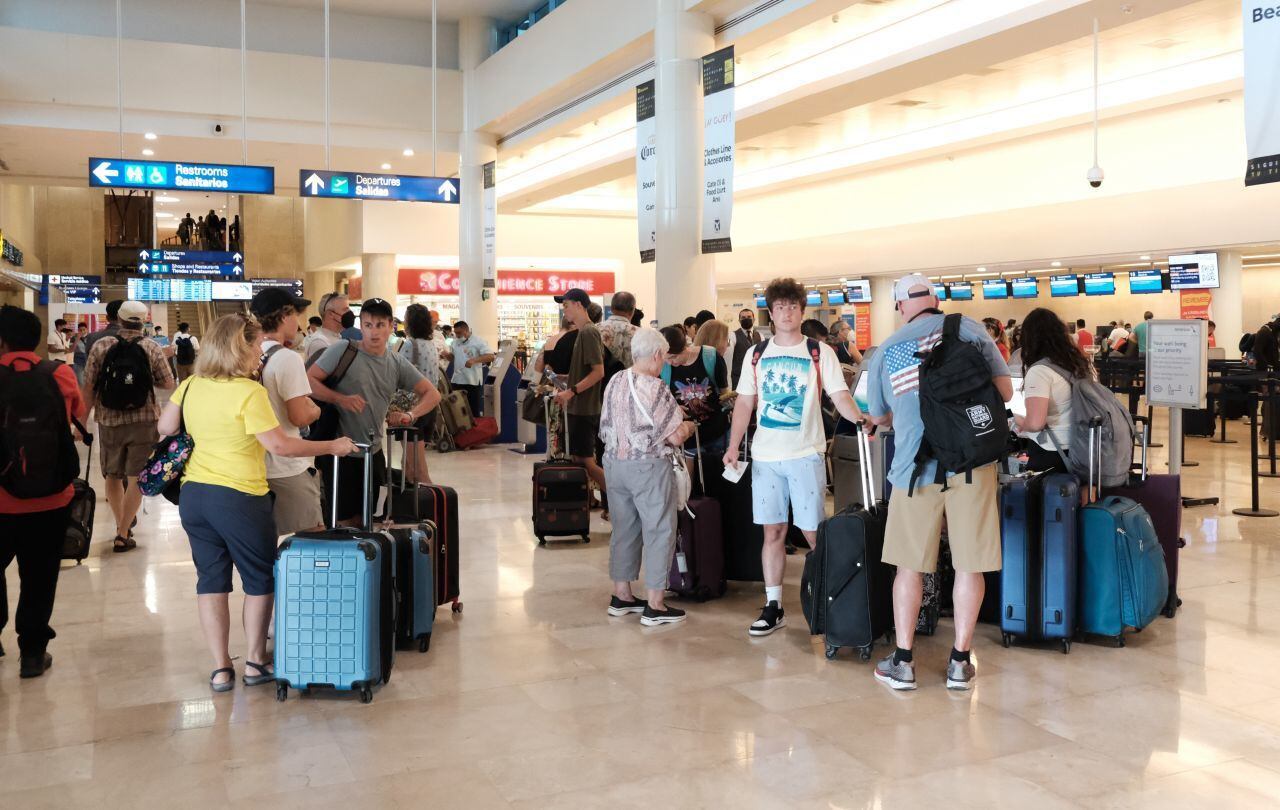 Vacaciones de verano 2022: Así te deben compensar las aerolíneas si se retrasa tu vuelo