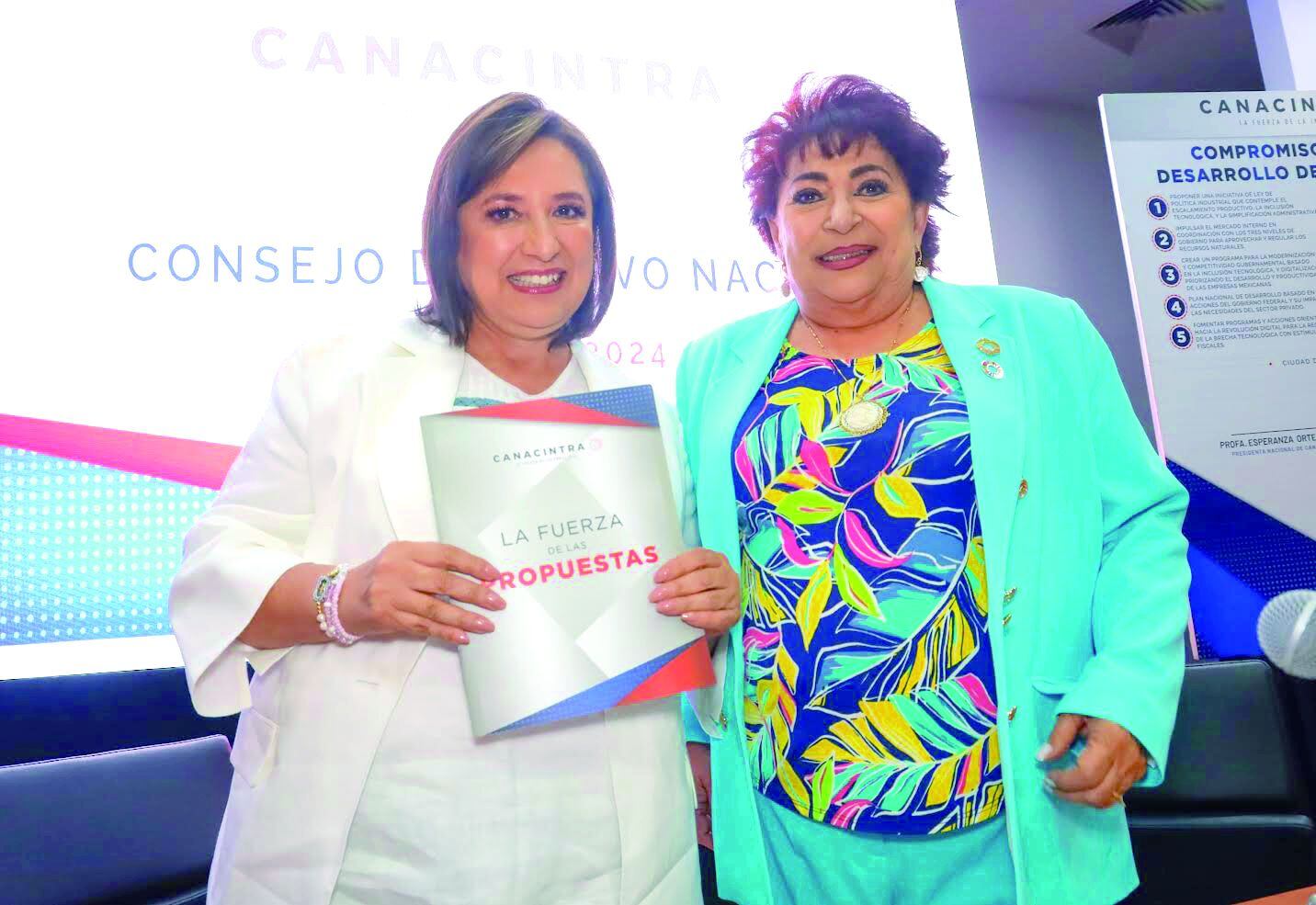 Bertha Xóchitl Gálvez Ruiz en Canacintra con su presidenta, Esperanza Ortega Azar.