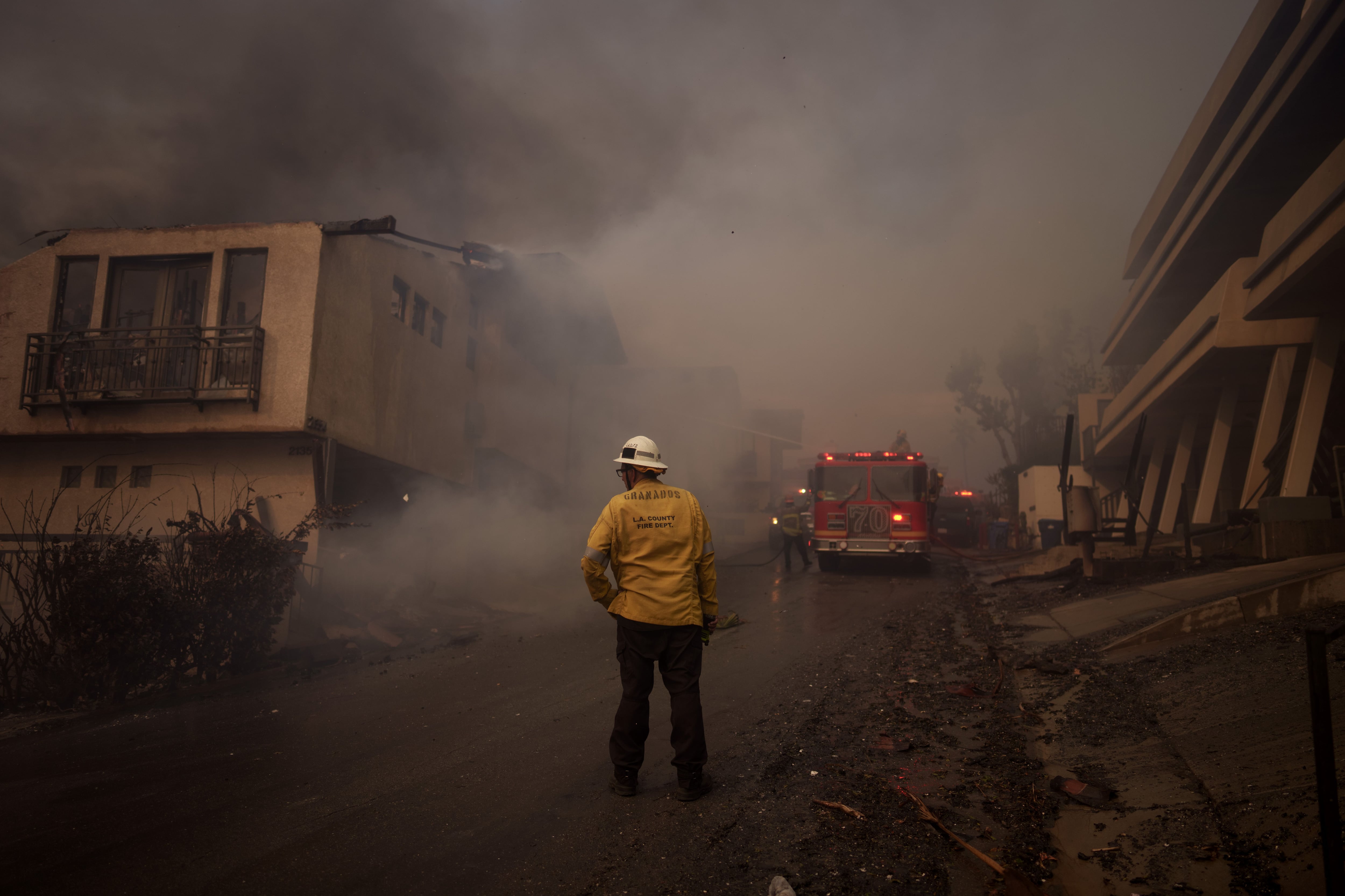 El presidente Joe Biden autorizó una declaratoria de emergencia para dirigir fondos para ayudar a los afectados por el incendio en California.