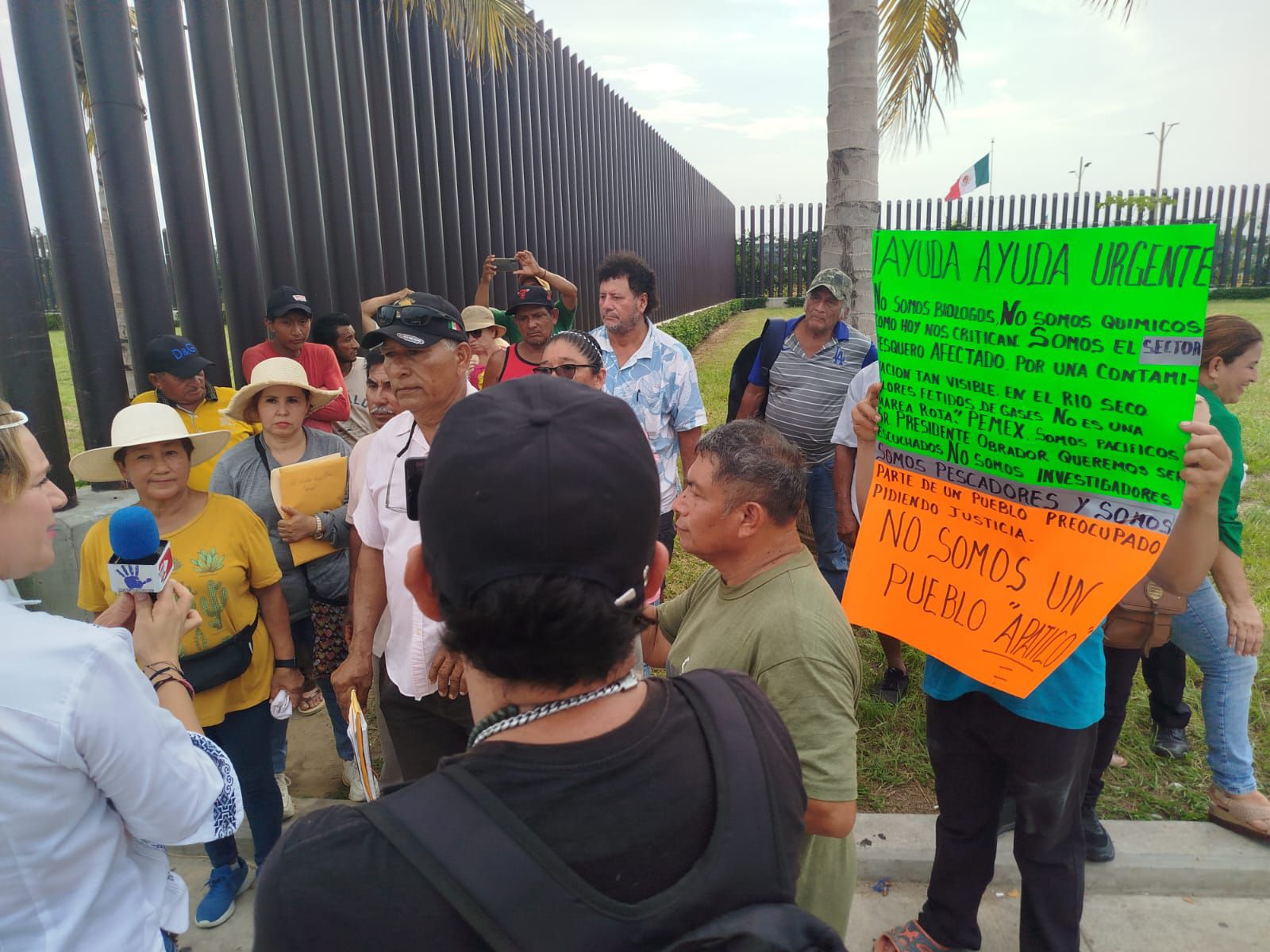 Pescadores responsabilizaron al sector petrolero de las aguas contaminadas. (Foto: María Albert Hernández/Corresponsal)