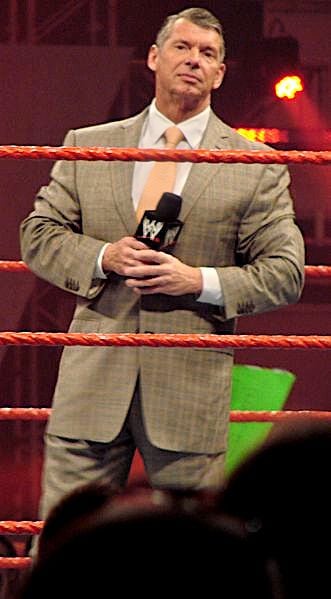Vince McMahon renunció a su cargo este viernes.