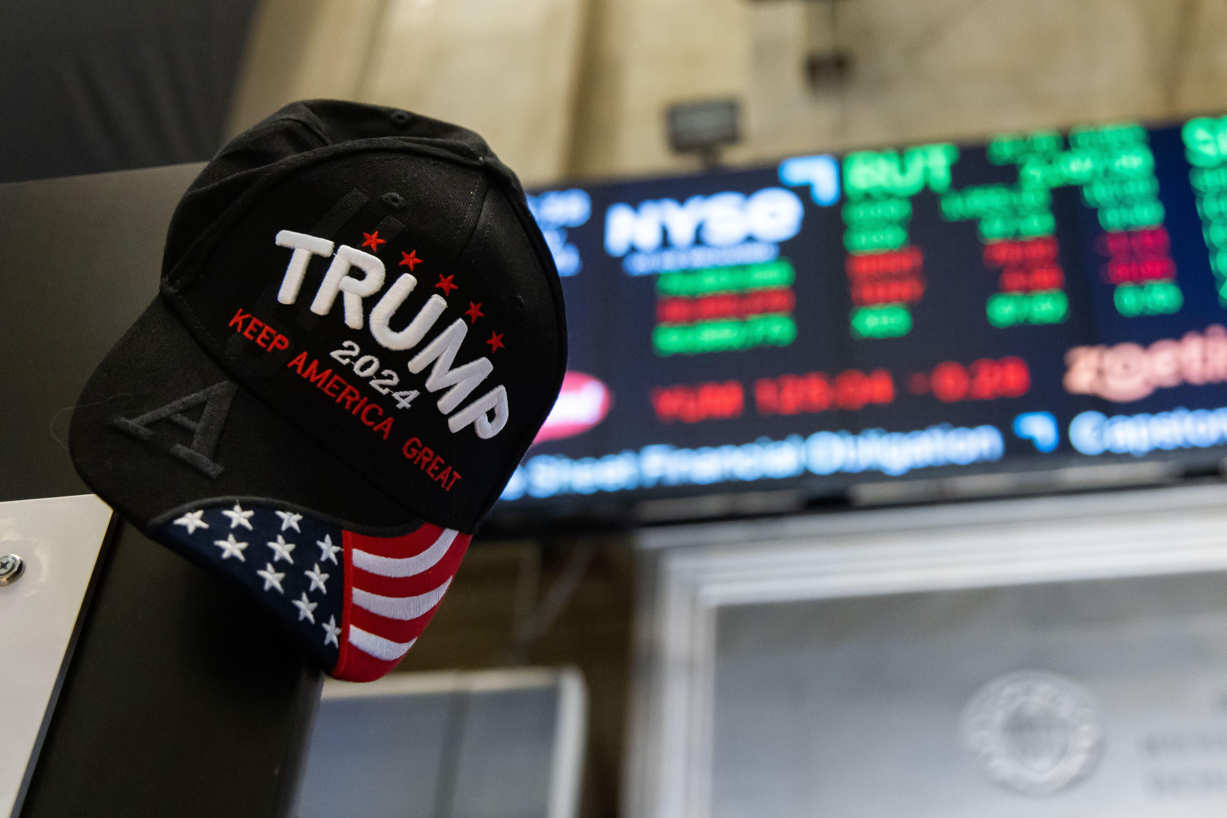 Wall Street cierra ‘decaído’ tras postura restrictiva de la Fed