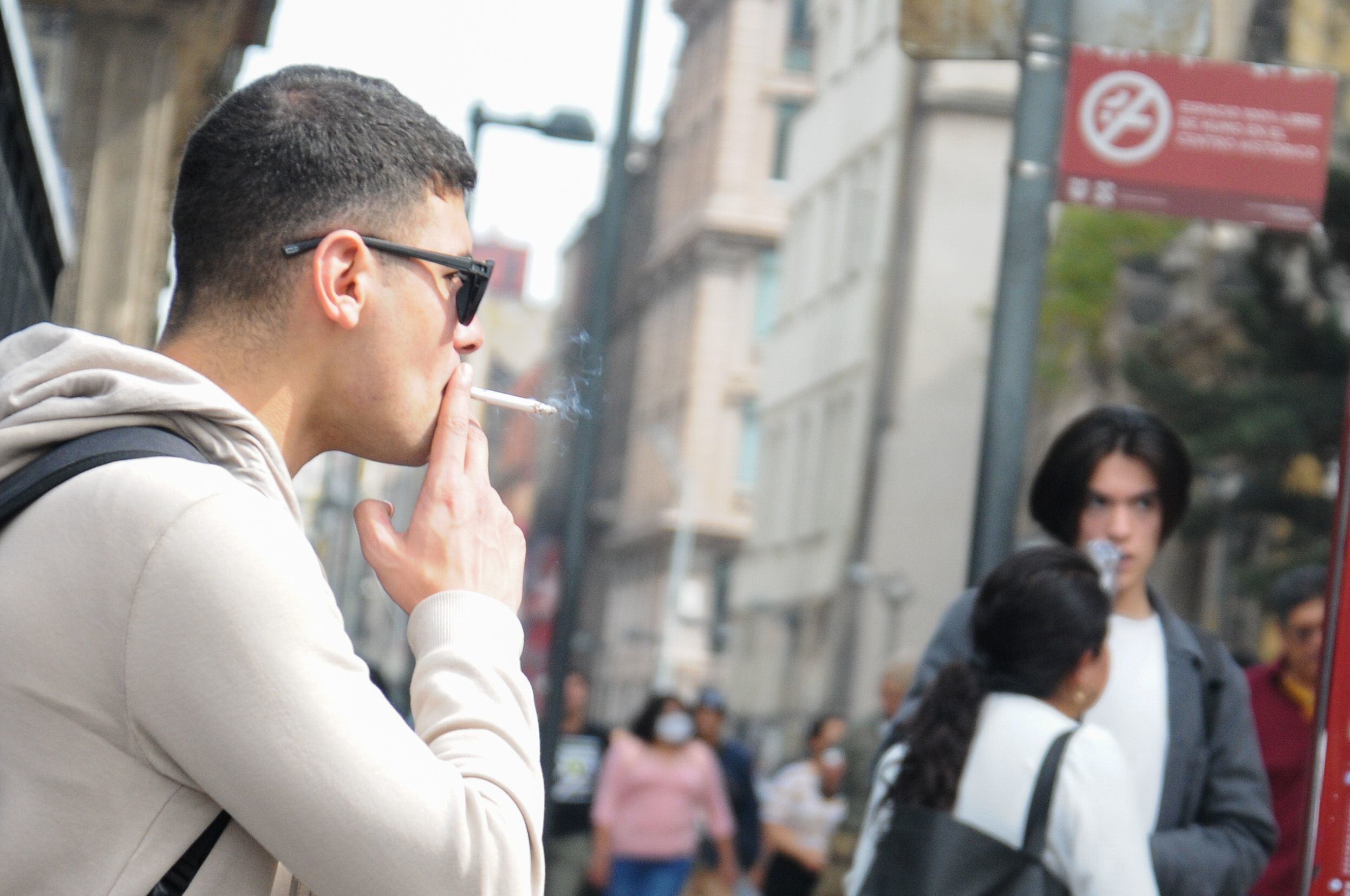 En México hay 14.3 millones de personas fumadoras de 15 años o más. [Fotografía. Daniel Augusto/Cuartoscuro]