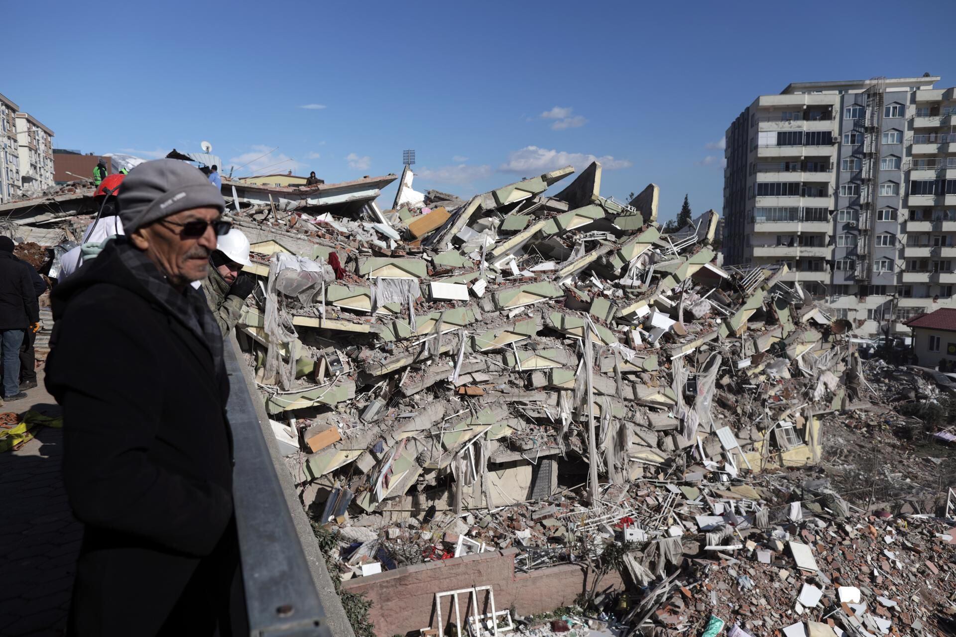 Edificios colapsados tras el fuerte terremoto del 6 de febrero en Kahramanmaras, Turquía.