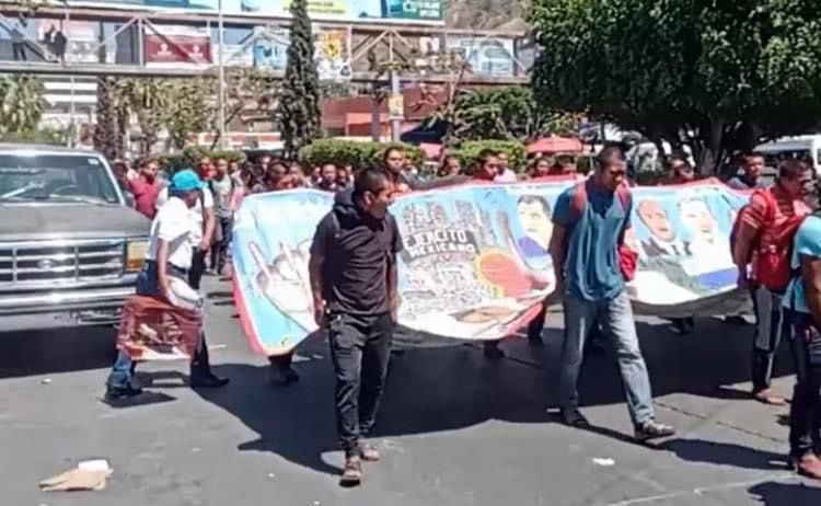 ‘Megamarcha’ de normalistas en Chilpancingo: Exigen que asesinato de Yanqui Kothan no quede impune