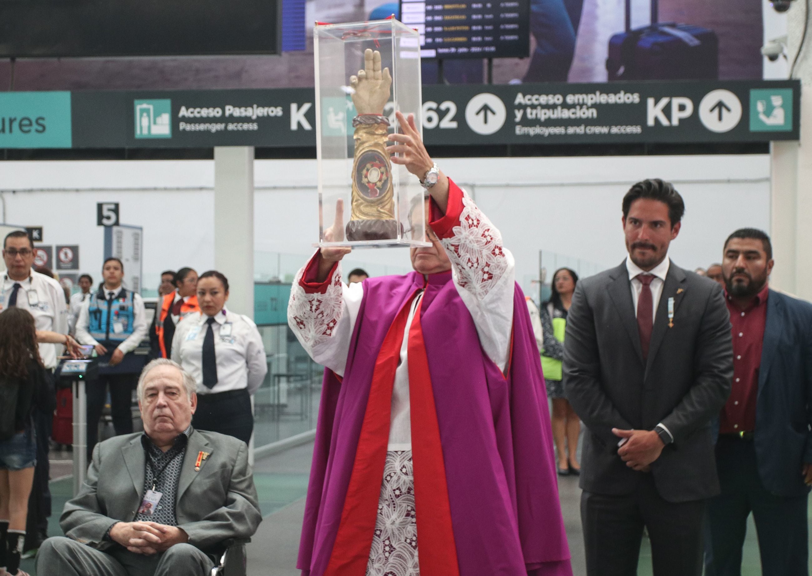 Por primera vez, la reliquia de San Judas Tadeo llegó a México, como un préstamo por 90 días del Vaticano. 