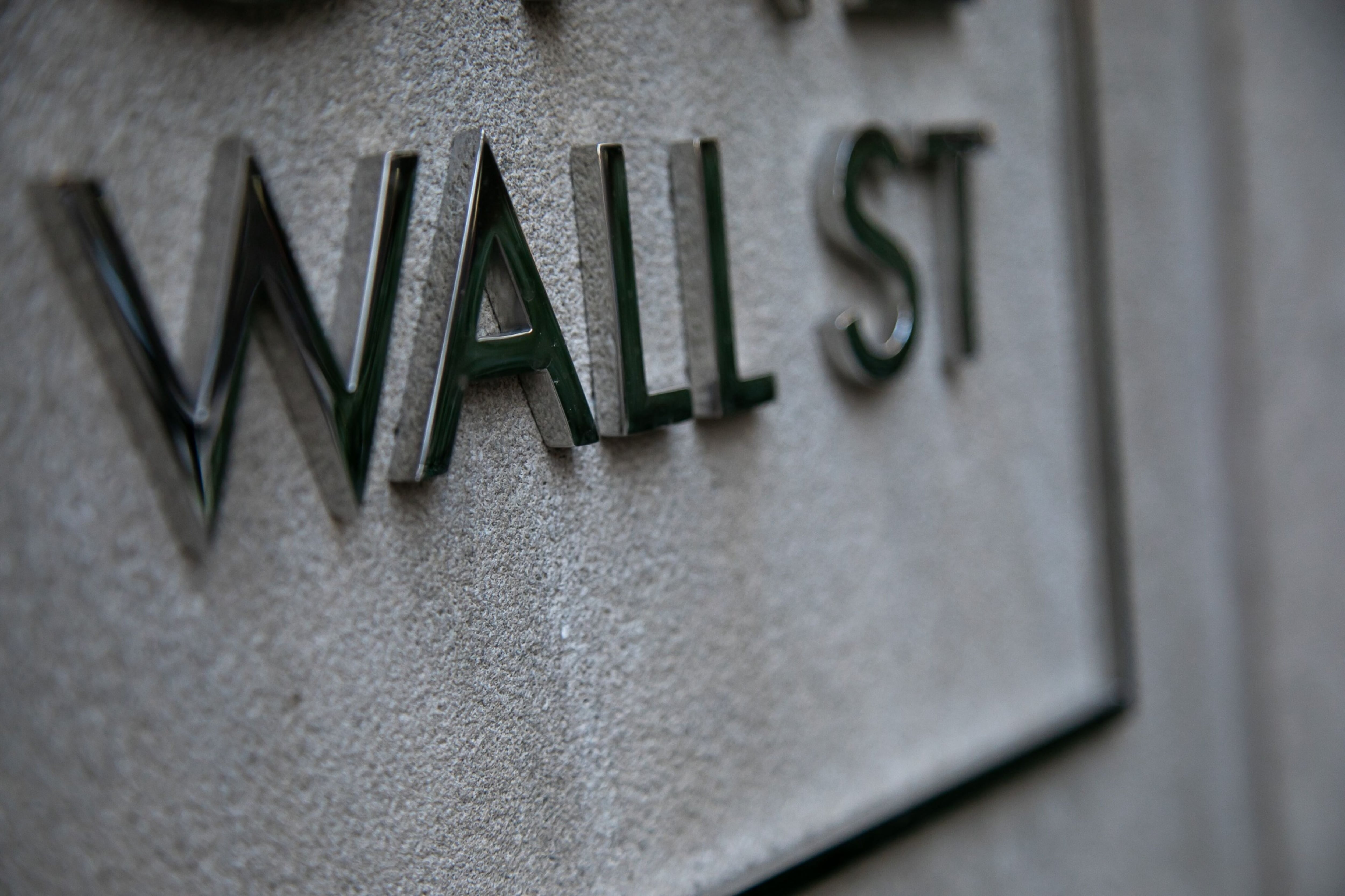 Wall Street arranca ‘en verde’ ante el inicio de reportes corporativos