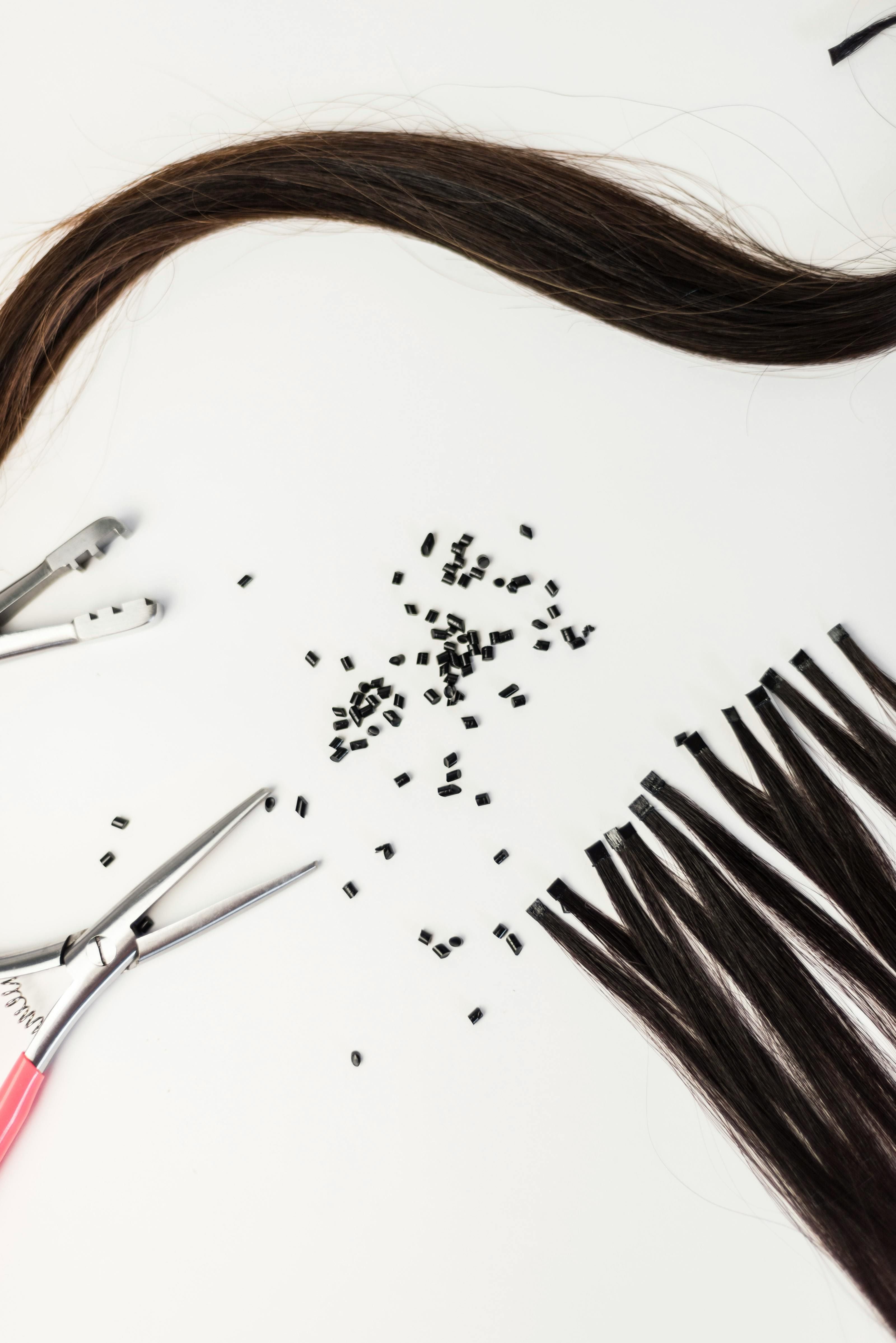 Las extensiones de grapa se ajustan en el cabello con pinzas. (Foto: Pexels)