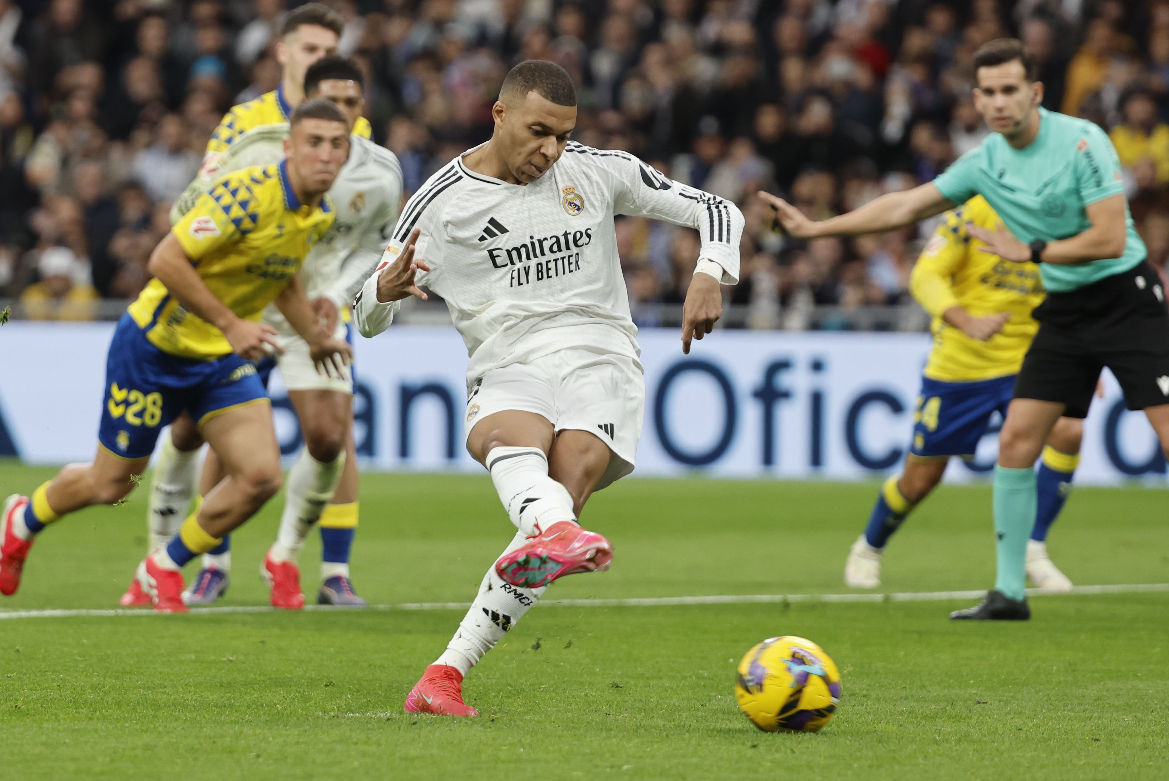 Real Madrid se mantiene como lider de la liga de futbol de España. (Foto: EFE)