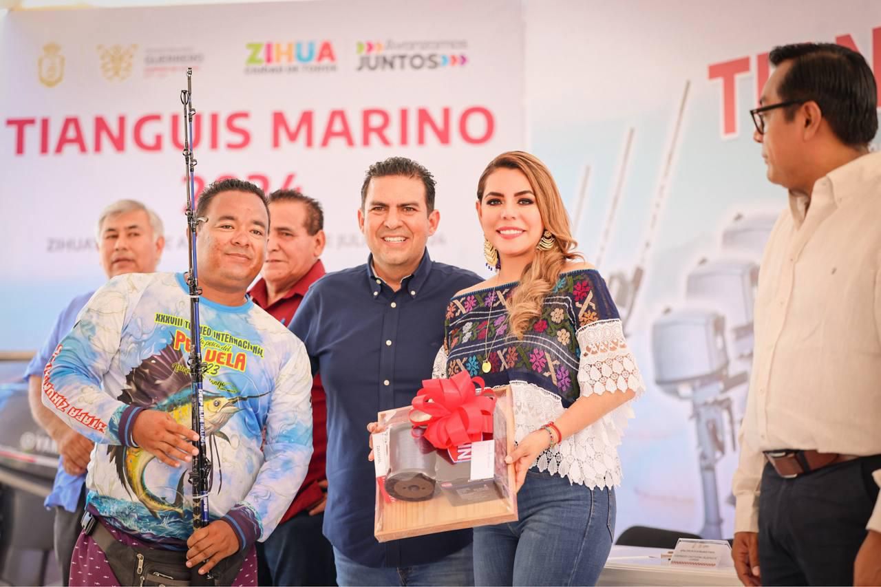 Entrega Evelyn Salgado apoyos del Tianguis Marino 2024 en Zihuatanejo