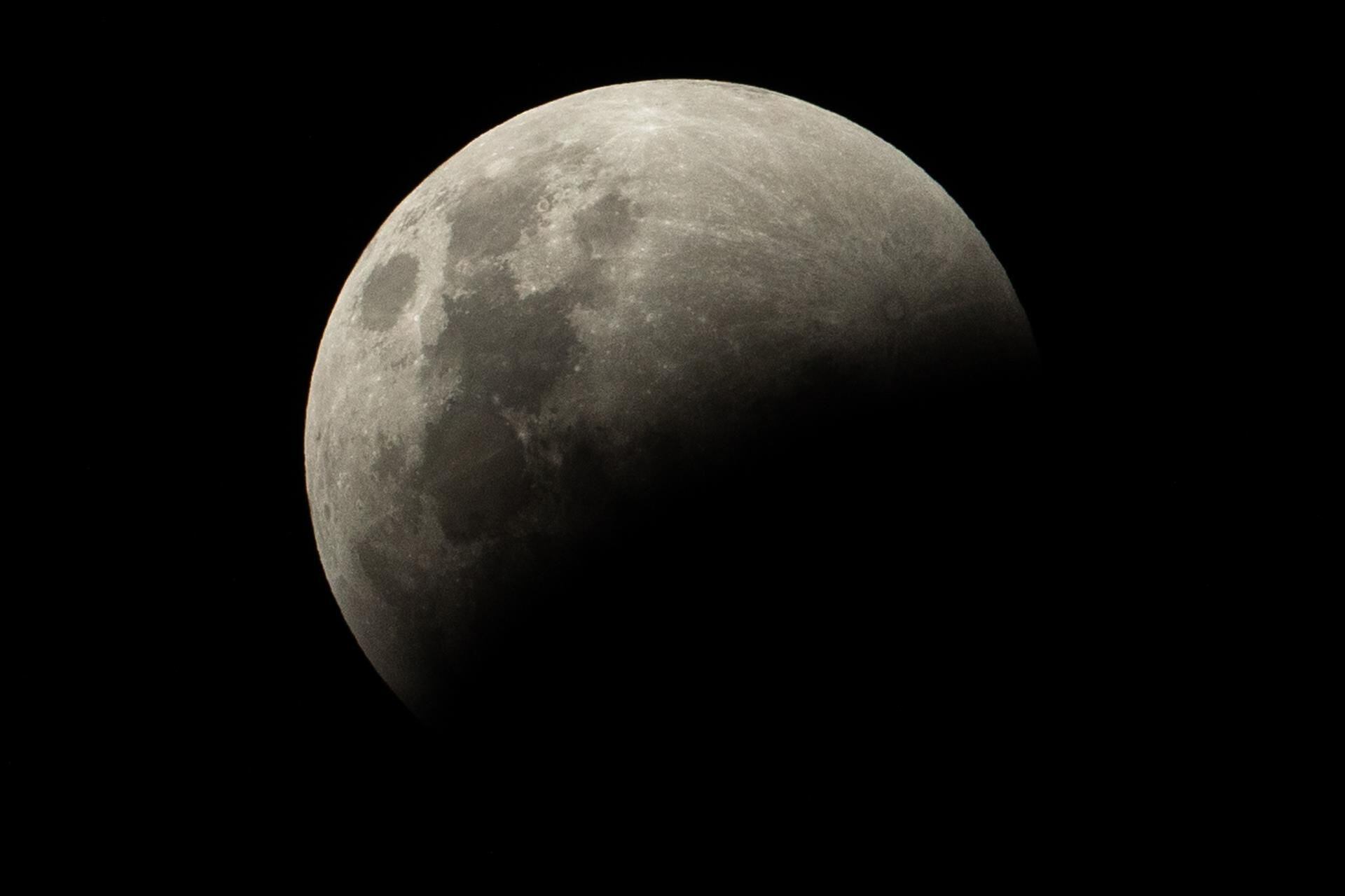 ‘Luna de Sangre’: Fotos del eclipse lunar en el mundo; síguelo en vivo aquí