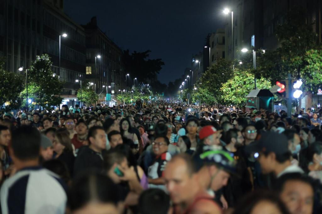 Las calles del Centro Histórico se llenaron de fanáticos de Los Fabulosos Cadillacs. (Foto: Gobierno de la CDMX)
