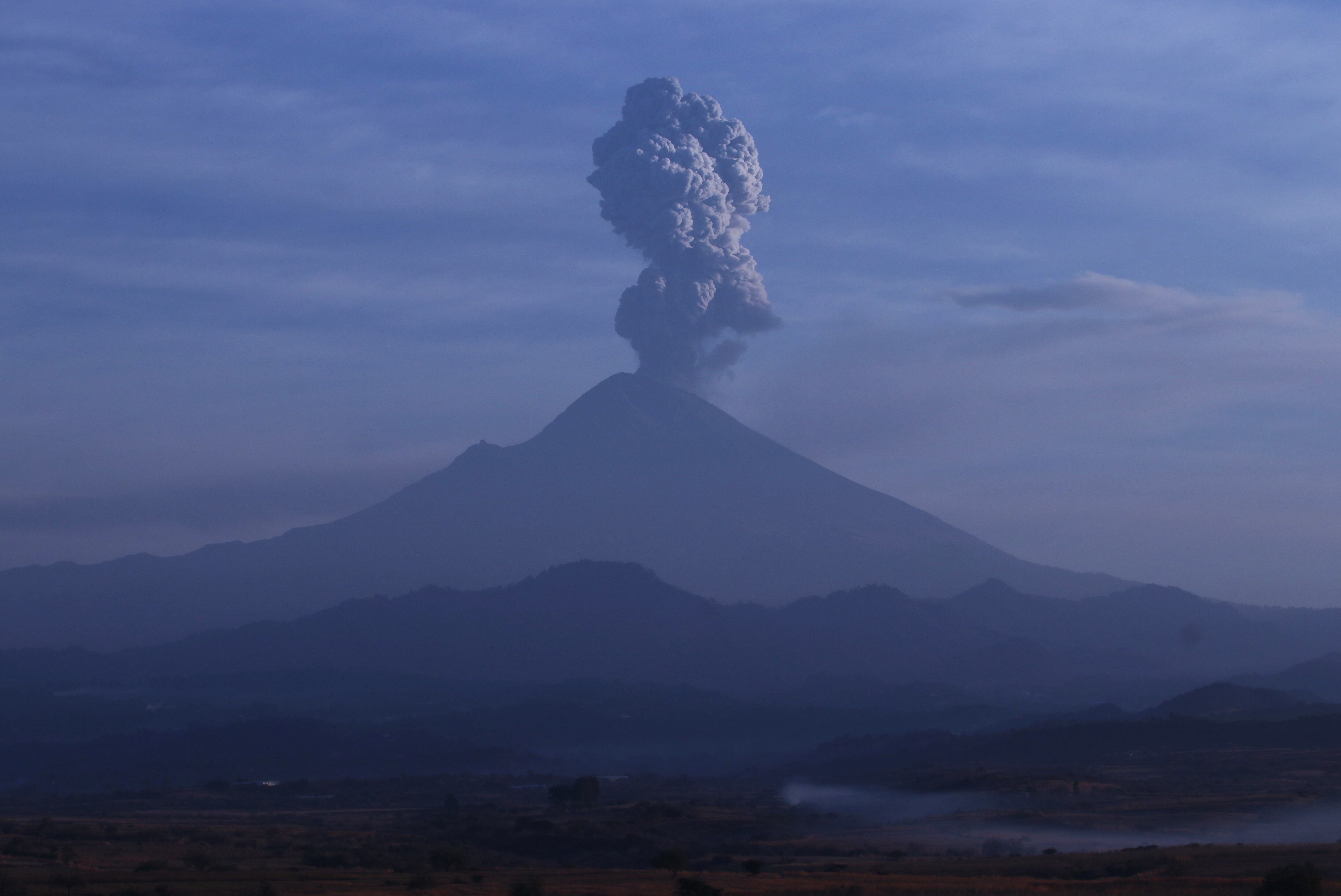 A propósito de ‘Don Goyo’, ¿cuáles son los riesgos de vivir cerca de un volcán activo? 