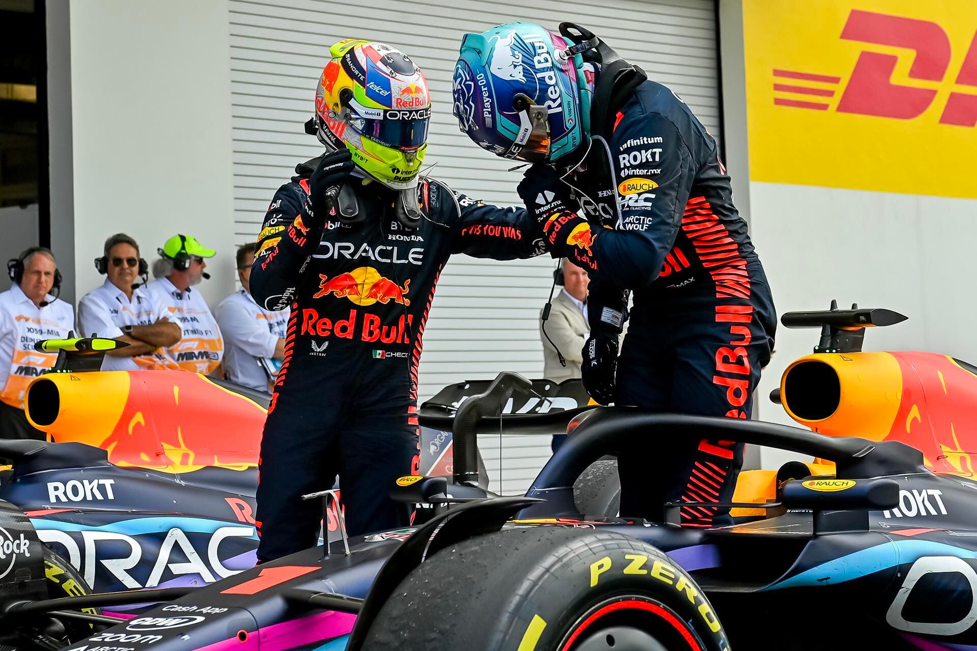 'Checo' Pérez y Max Verstappen en el GP de Miami. (Foto: EFE/EPA/CHANDAN KHANNA / POOL)