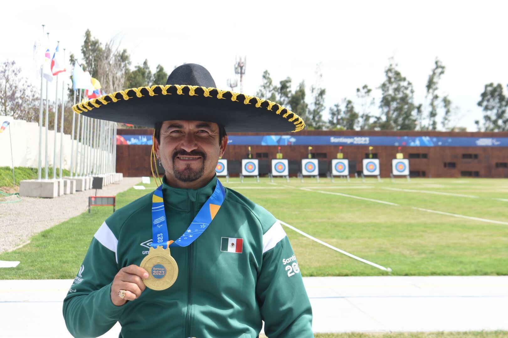 Samuel Molina recibió un premio por su trabajo a lo largo del 2024 en el que participó en los premios Paralímpicos. (Foto: Copame)