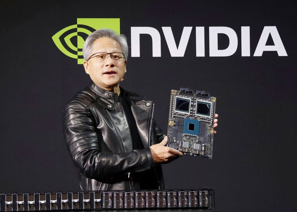 El director ejecutivo de Nvidia Corp., Jensen Huang, habla en un evento en Tokio el 13 de noviembre de 2024.