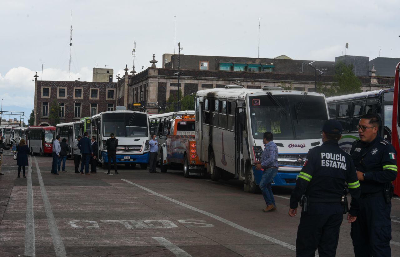Transportistas bloquean la México- Pachuca, exigen seguridad 