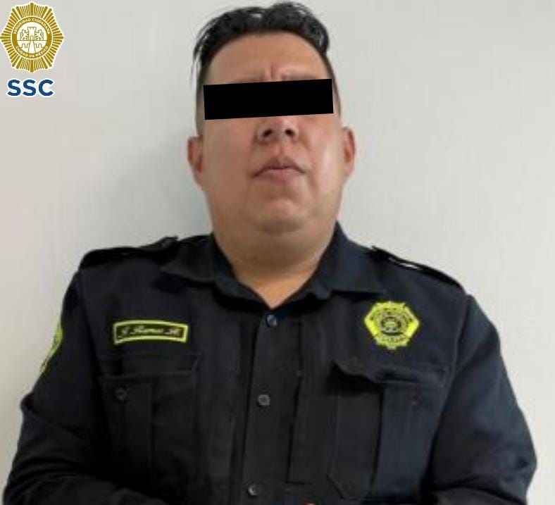 El policía falso de 26 años fue detenido en calles de la alcaldía Coyoacán.  [Fotografía. SSC]