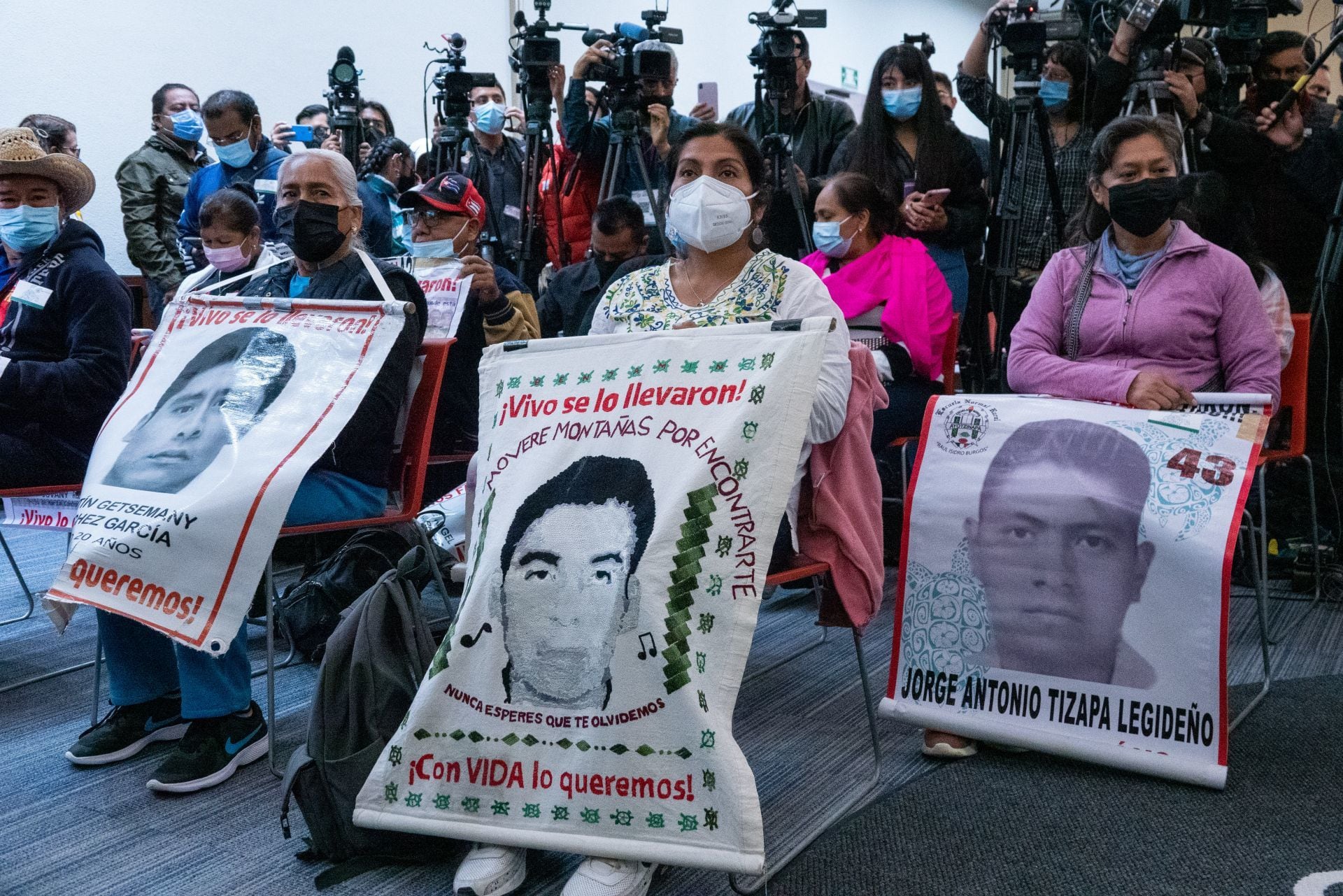 Familias de Ayotzinapa responden a AMLO sobre reunión: ‘Que haya diálogo sin condiciones’