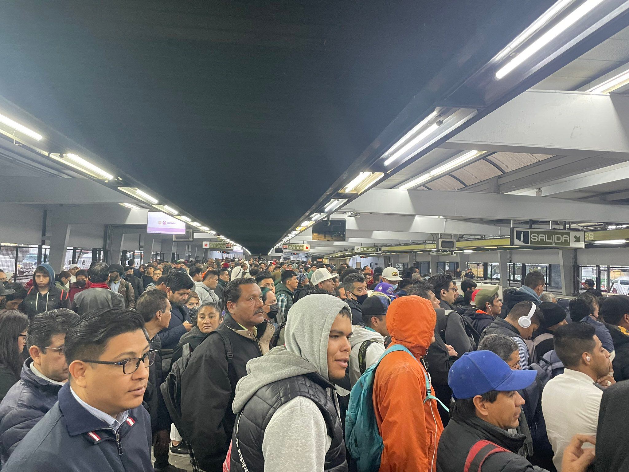 Metro de CDMX ‘se atora’ en Línea 3: Reportan demoras y unidades detenidas hoy miércoles