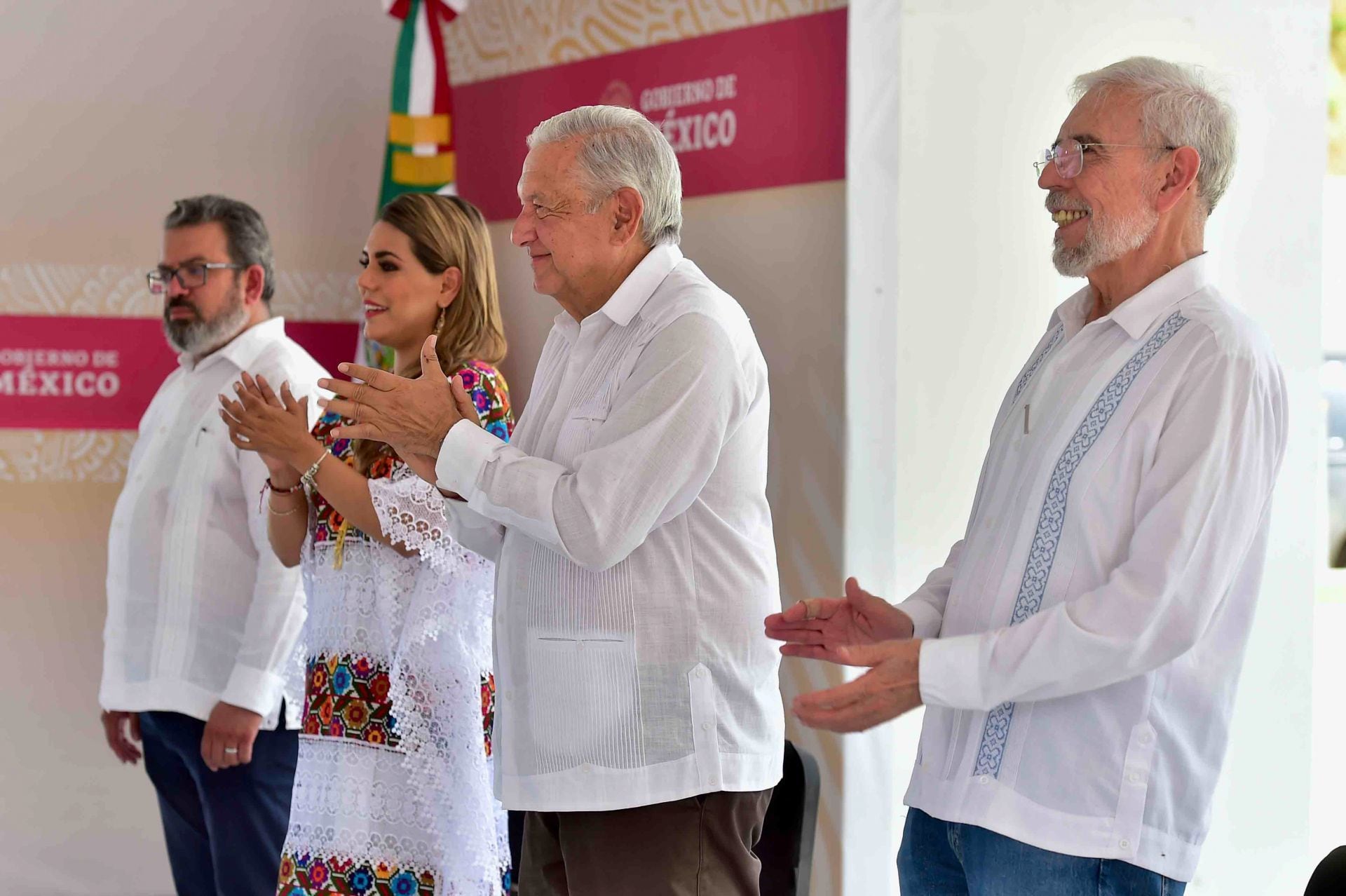 Andrés Manuel López Obrador, Jorge Arganis Díaz-Leal, y Evelyn Salgado, durante la inauguración del Libramiento Poniente de Acapulco Primera Etapa.