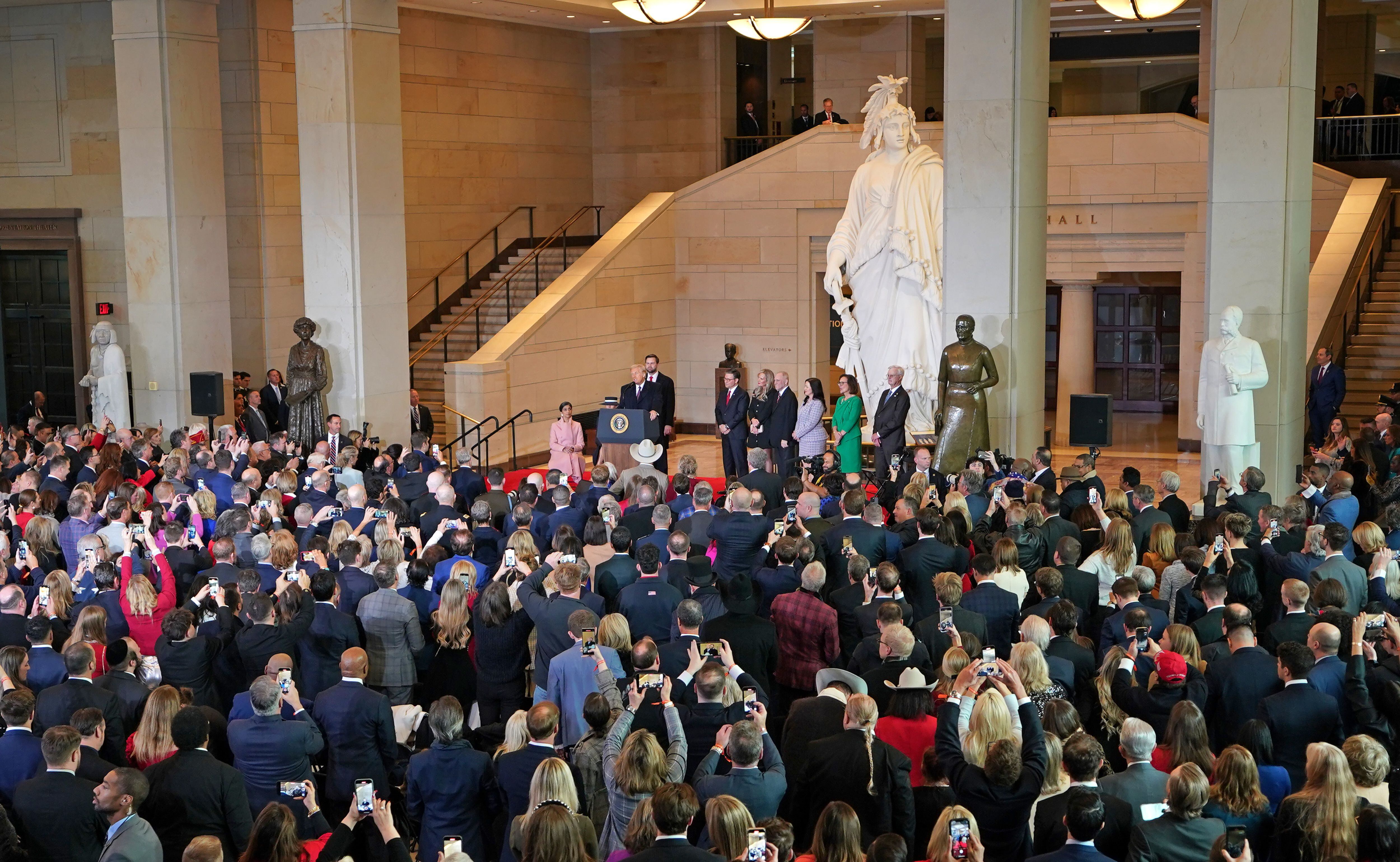 En la toma de protesta de Donald Trump acudieron varios CEO's de tecnología. (Foto: Bloomberg)