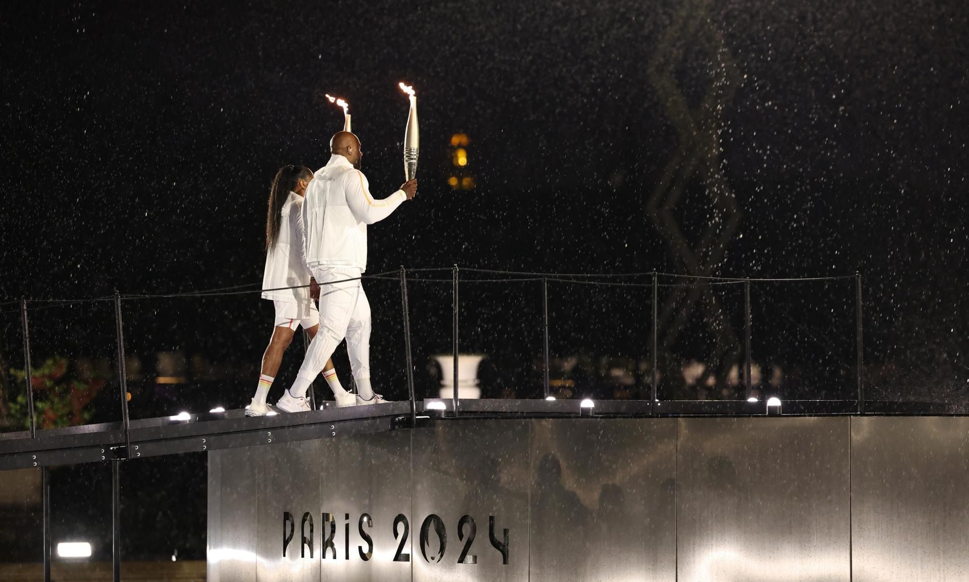 Este viernes se encendió la llama de París 2024, con lo que se inauguraron los Juegos Olímpicos. (Foto: EFE)