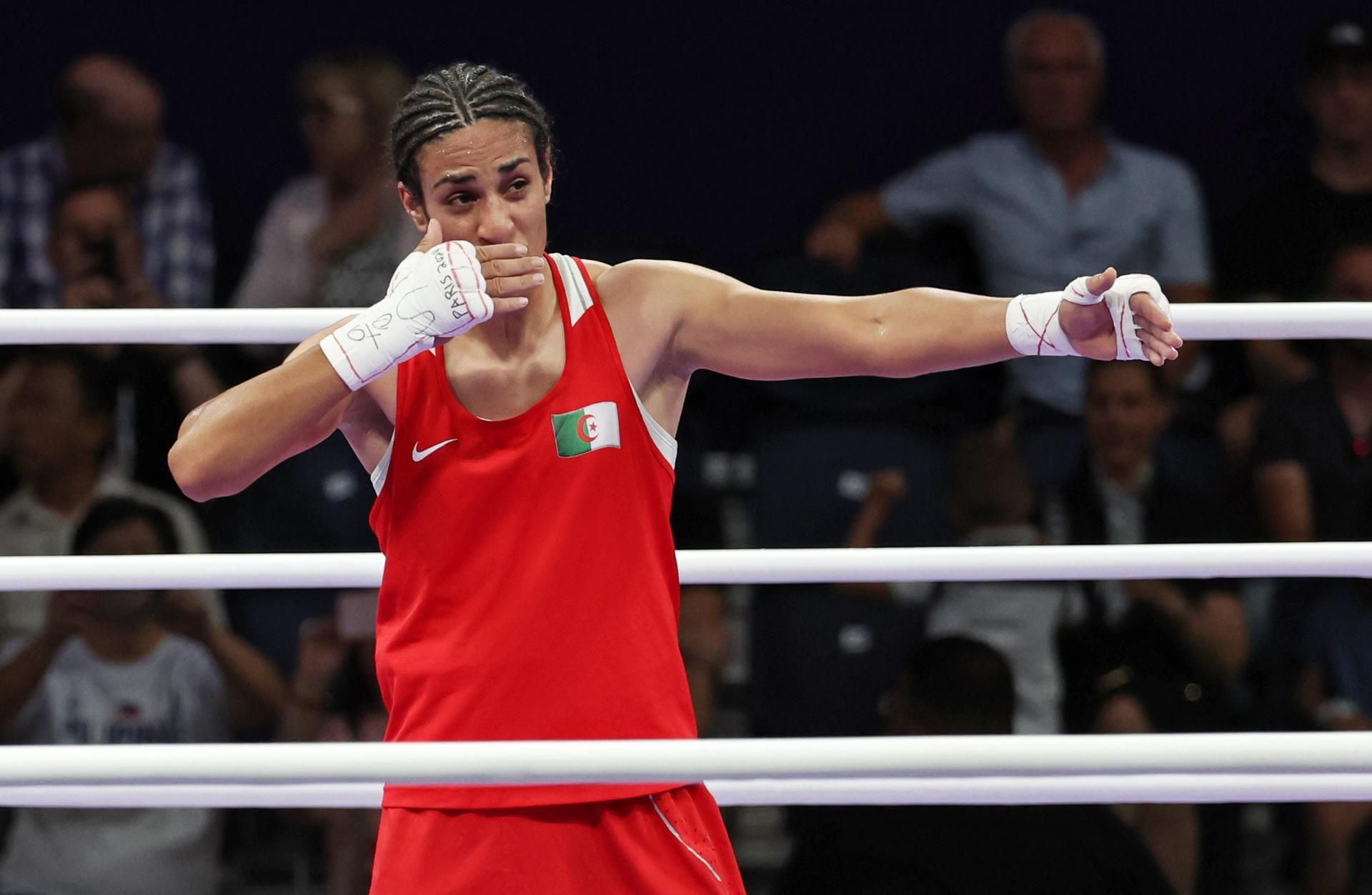 Imane Khelif, boxeadora argentina, llama a las personas a dejar de intimidar a las deportistas en París 2024.