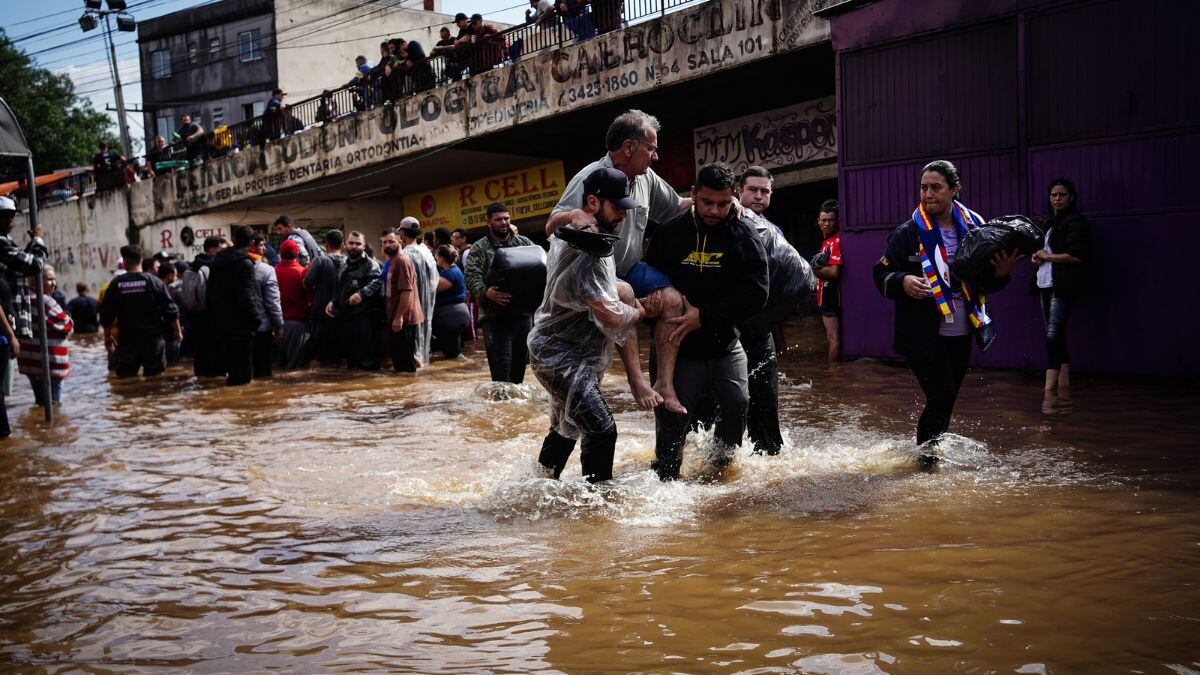 (Fotos) Inundaciones en Brasil cobran la vida de docenas de personas y deja sin casa a otras 150 mil