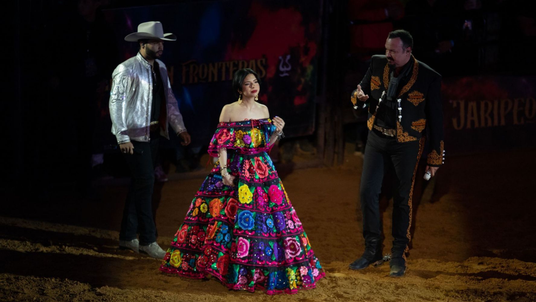 Pepe Aguilar dedicates whistle to his 'haters' in Plaza de Toros;  'Here we are not sanctioned by FIFA'