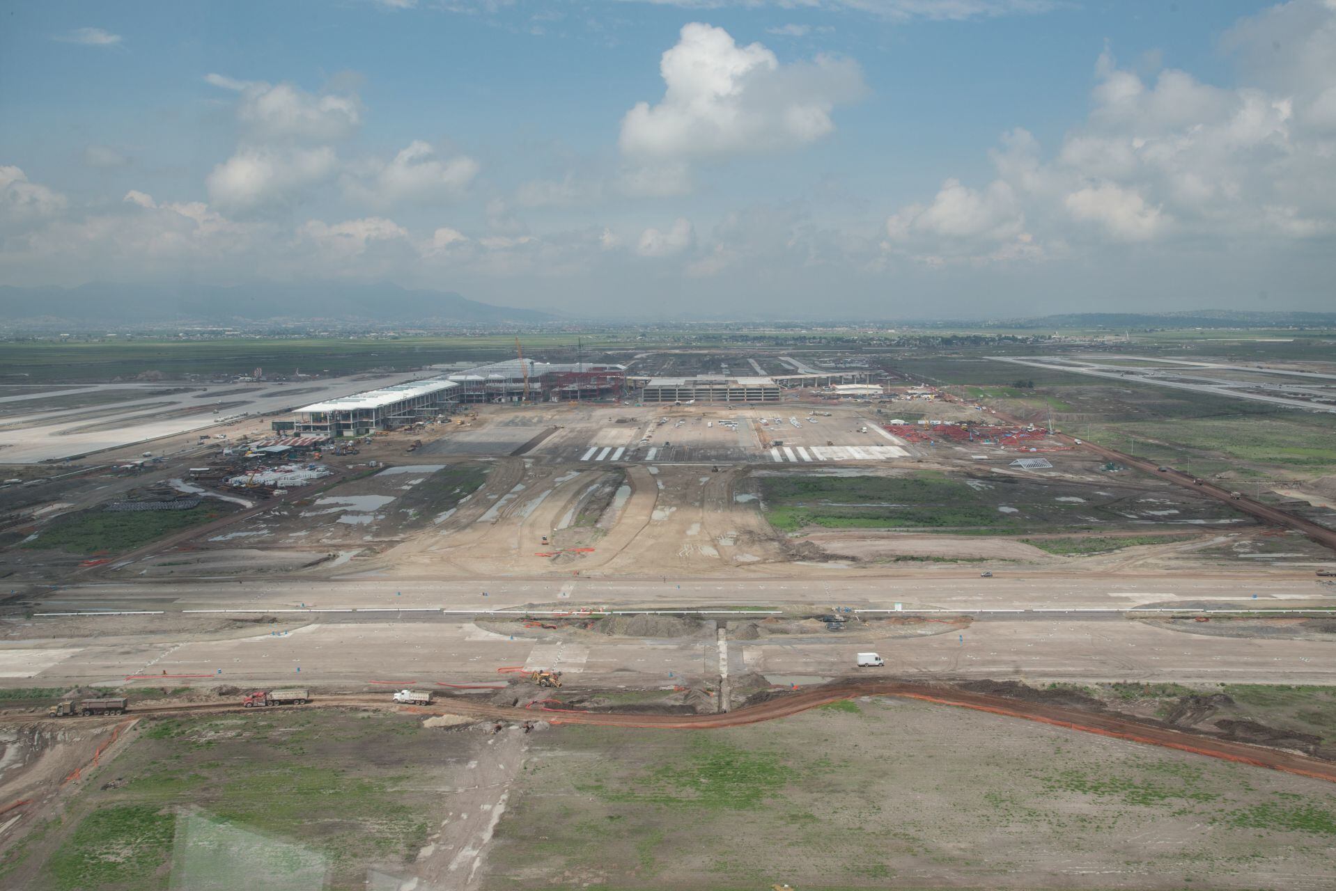 Aeropuerto de Santa Lucía: Gobierno revela que cinco trabajadores han fallecido en construcción