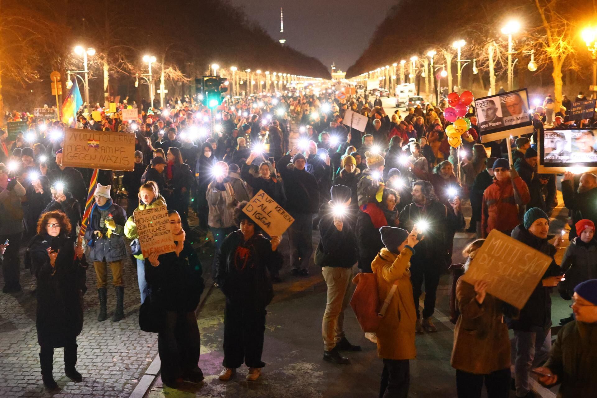 Miles de personas se manifestaron en Alemania contra la extrema derecha. (Foto: EFE)