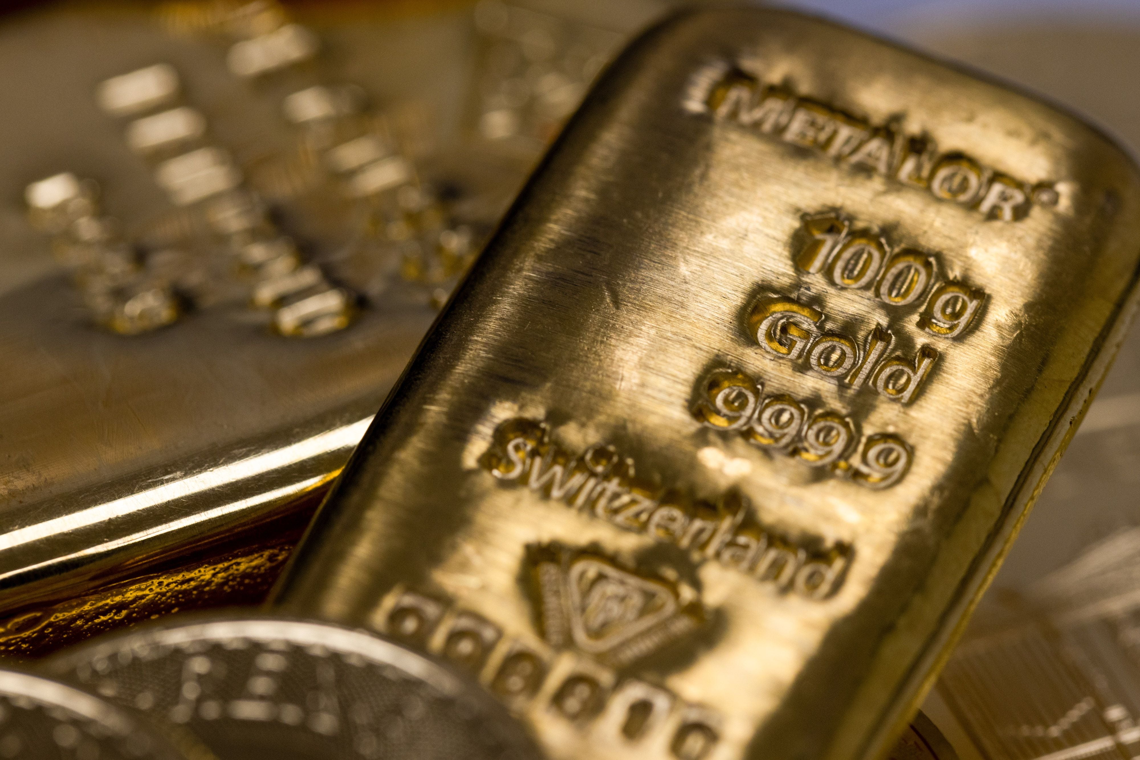 Precio del oro ‘anda por las nubes’: ¿Cómo puedes invertir en él y qué necesitas?