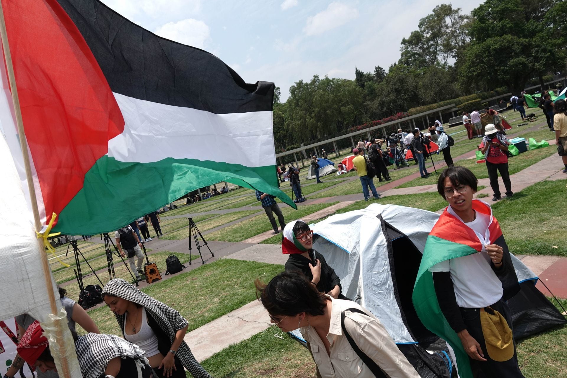 Así comienza a verse el campamento en favor de Palestina en la UNAM.