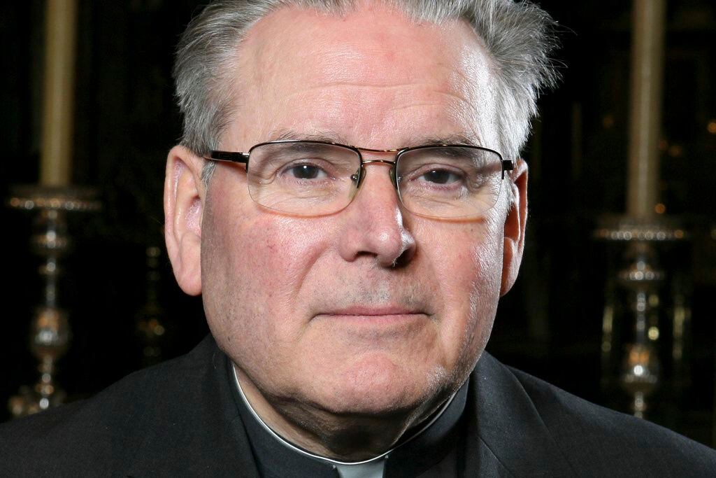 Papa separa del sacerdocio a Roger Vangheluwe, obispo belga que cometió abuso sexual a menores