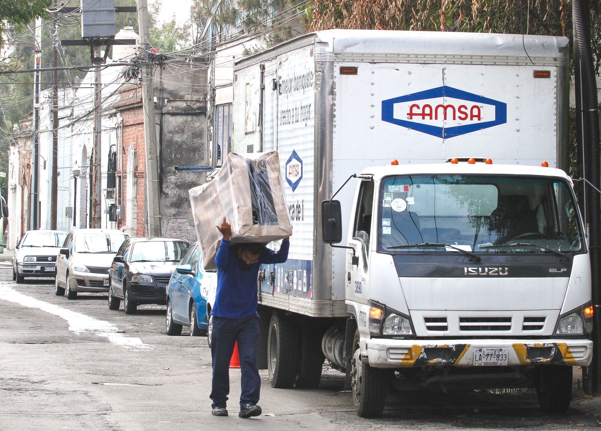Empelados de Famsa en Guanajuato son encerrados para obligarlos a firmar finiquito 