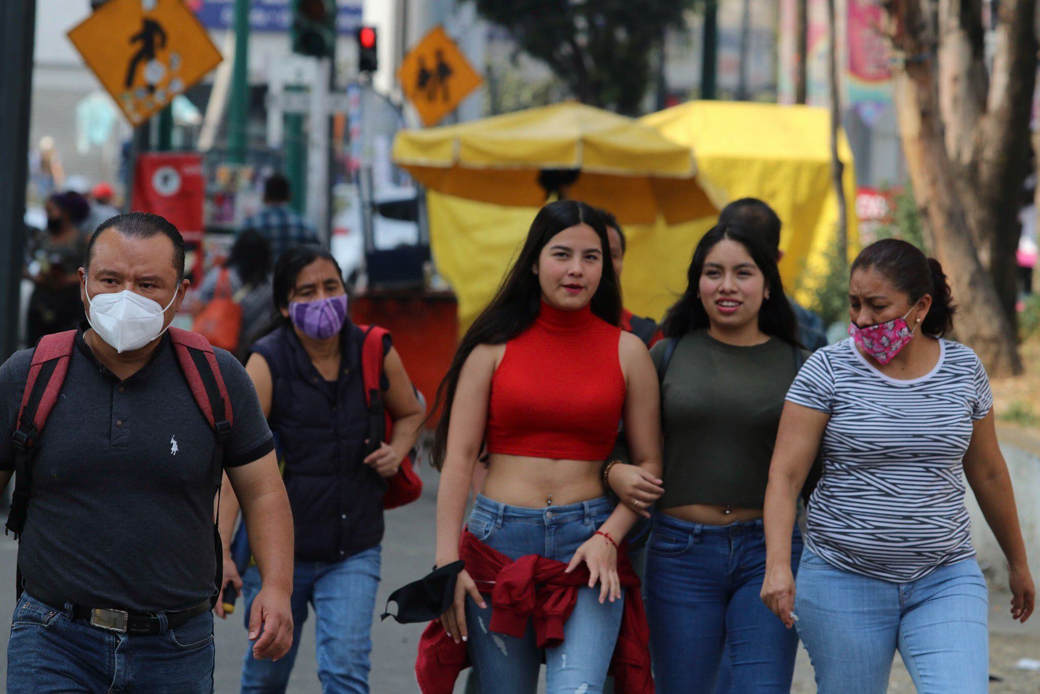 La tercera ola se ‘asoma’ y mexicanos dejan de usar cubrebocas