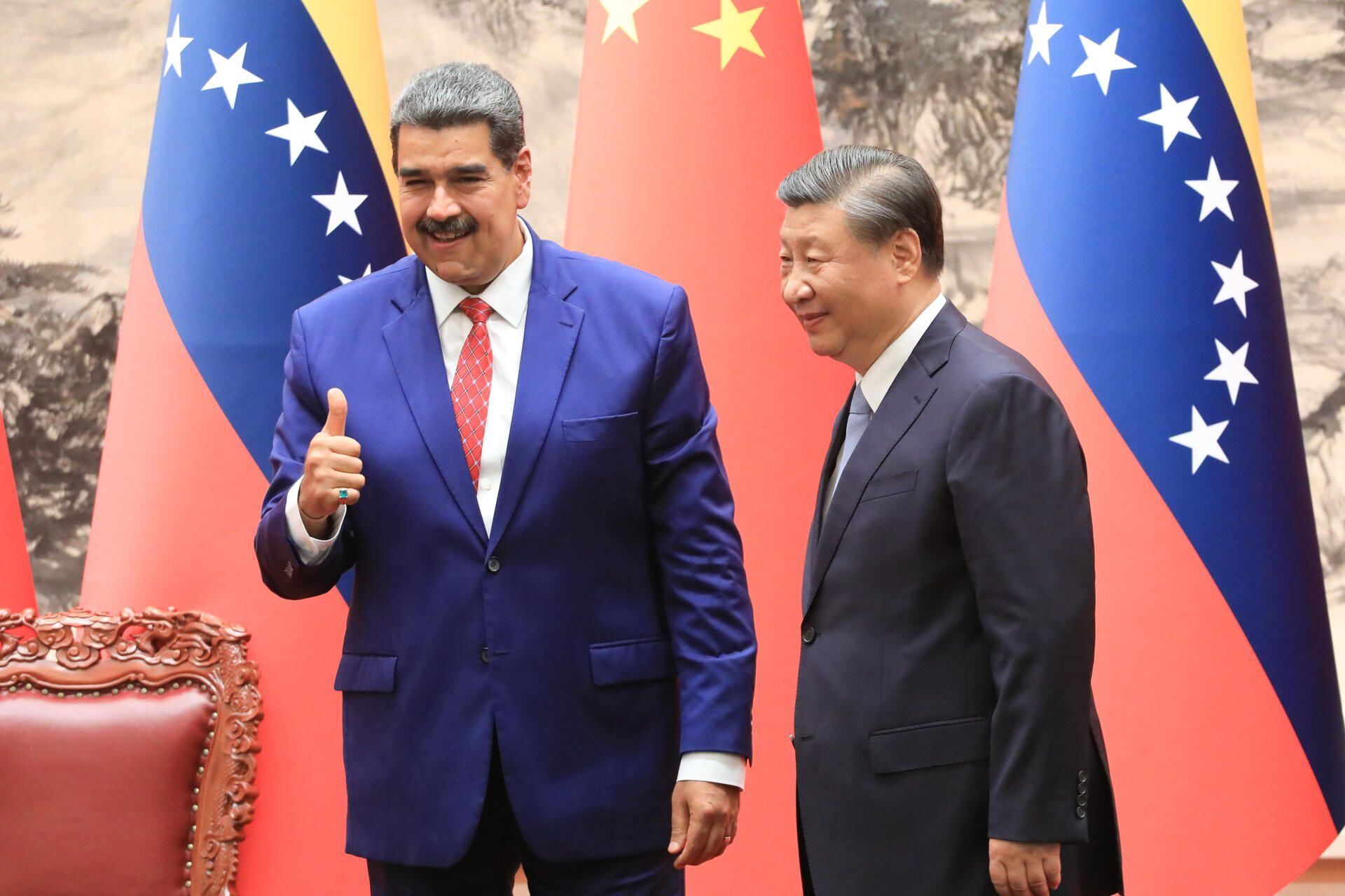China le regala un Huawei a Maduro para reforzar lazos ‘contra viento y marea’ con Venezuela