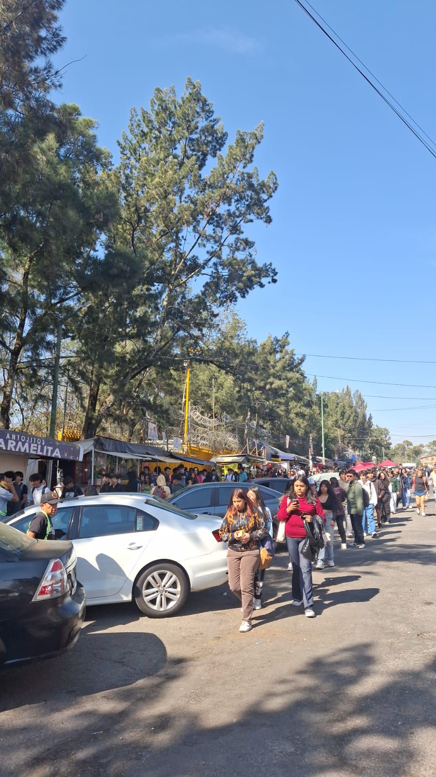 Tras el incidente en el CCH Naucalpan, los alumnos fueron desalojados del plantel. (Especial)