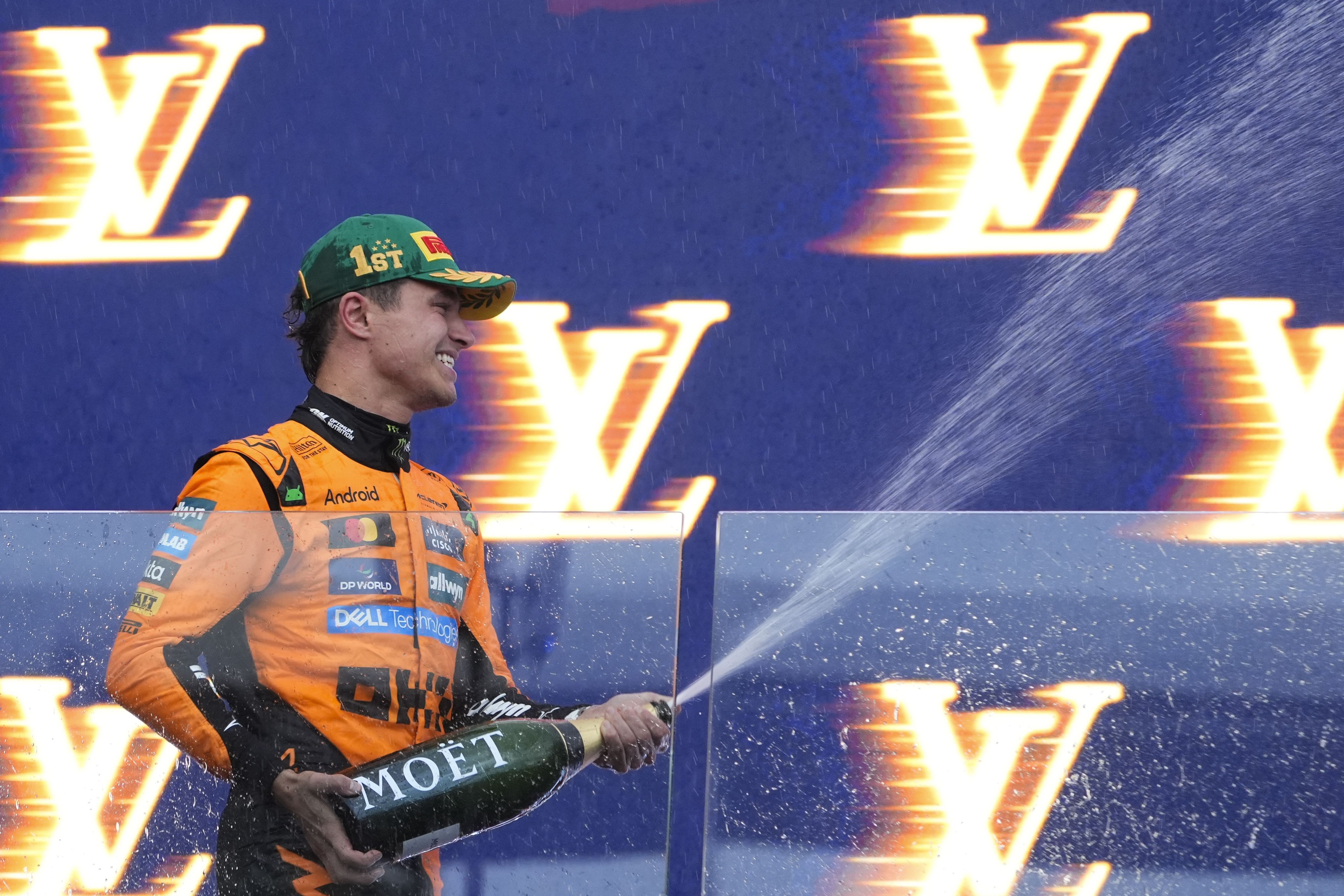 Lando Norris ganó el GP de Australia 2025 y celebró con Moët & Chandon. (Foto: AFP)