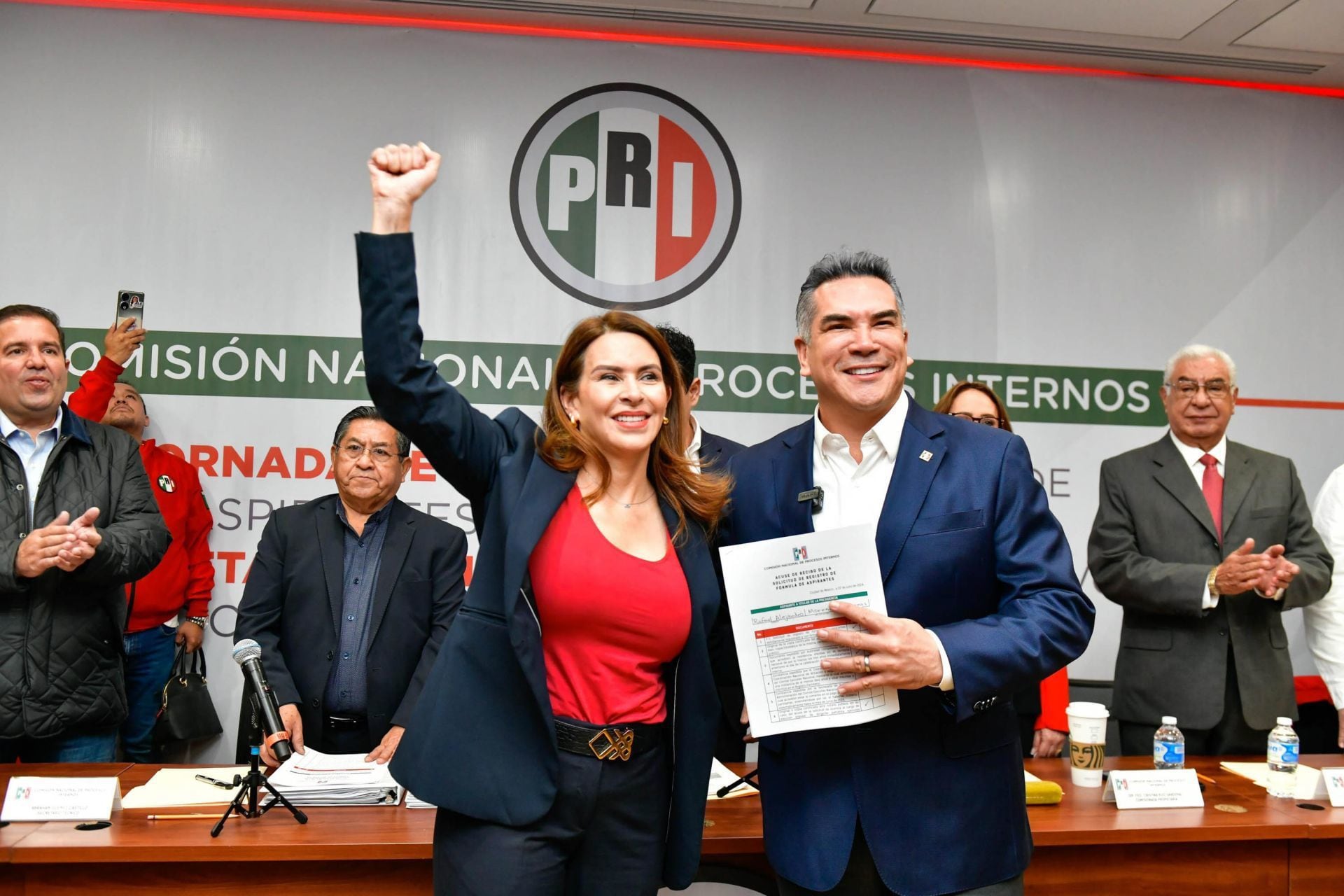 ‘Alito’ Moreno desafía a sus críticos: Se registra para reelegirse como presidente del PRI