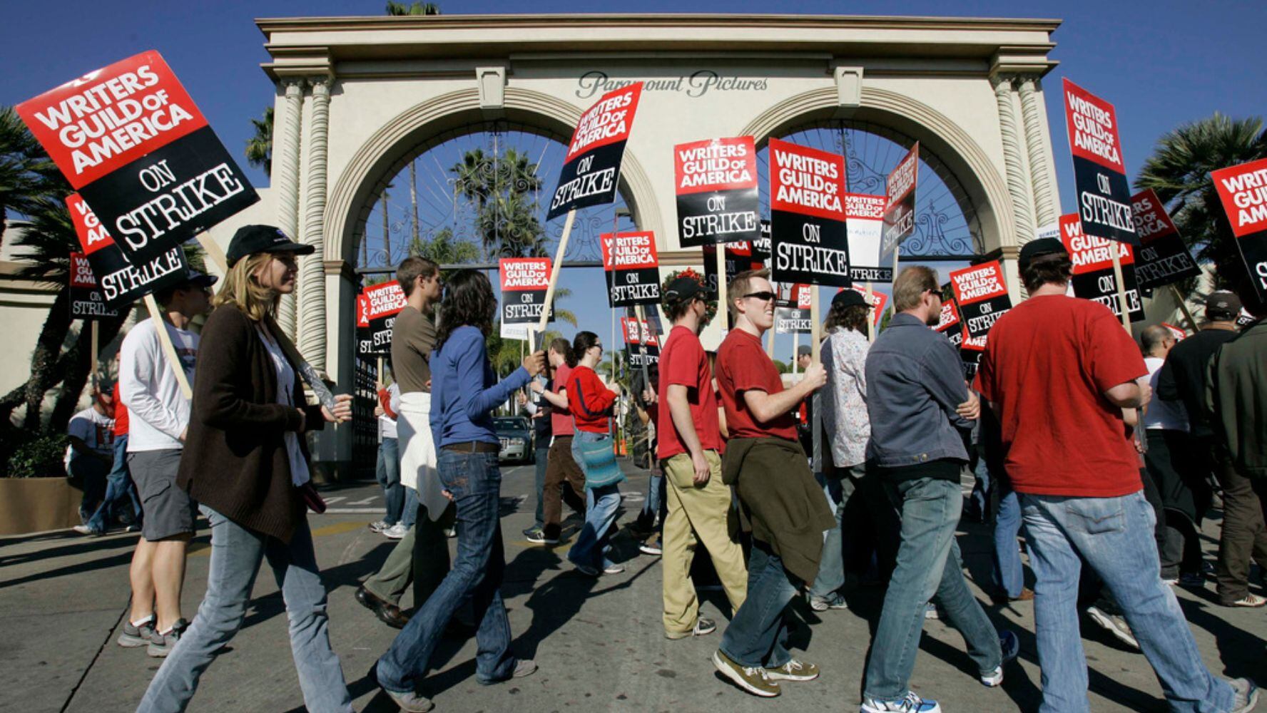 El lunes 1 de mayo explotó la huelga de guionistas en Estados Unidos. (Foto: AP)