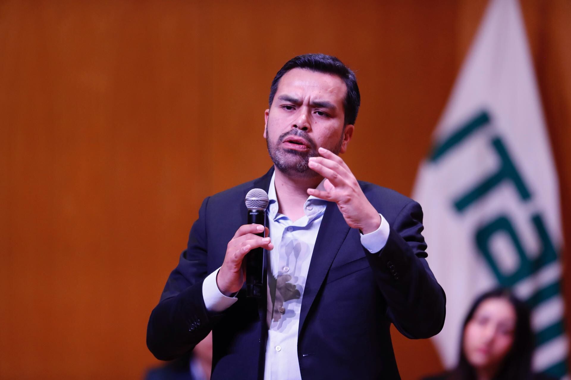 Jorge Álvarez Máynez propone regular los vapeadores en México