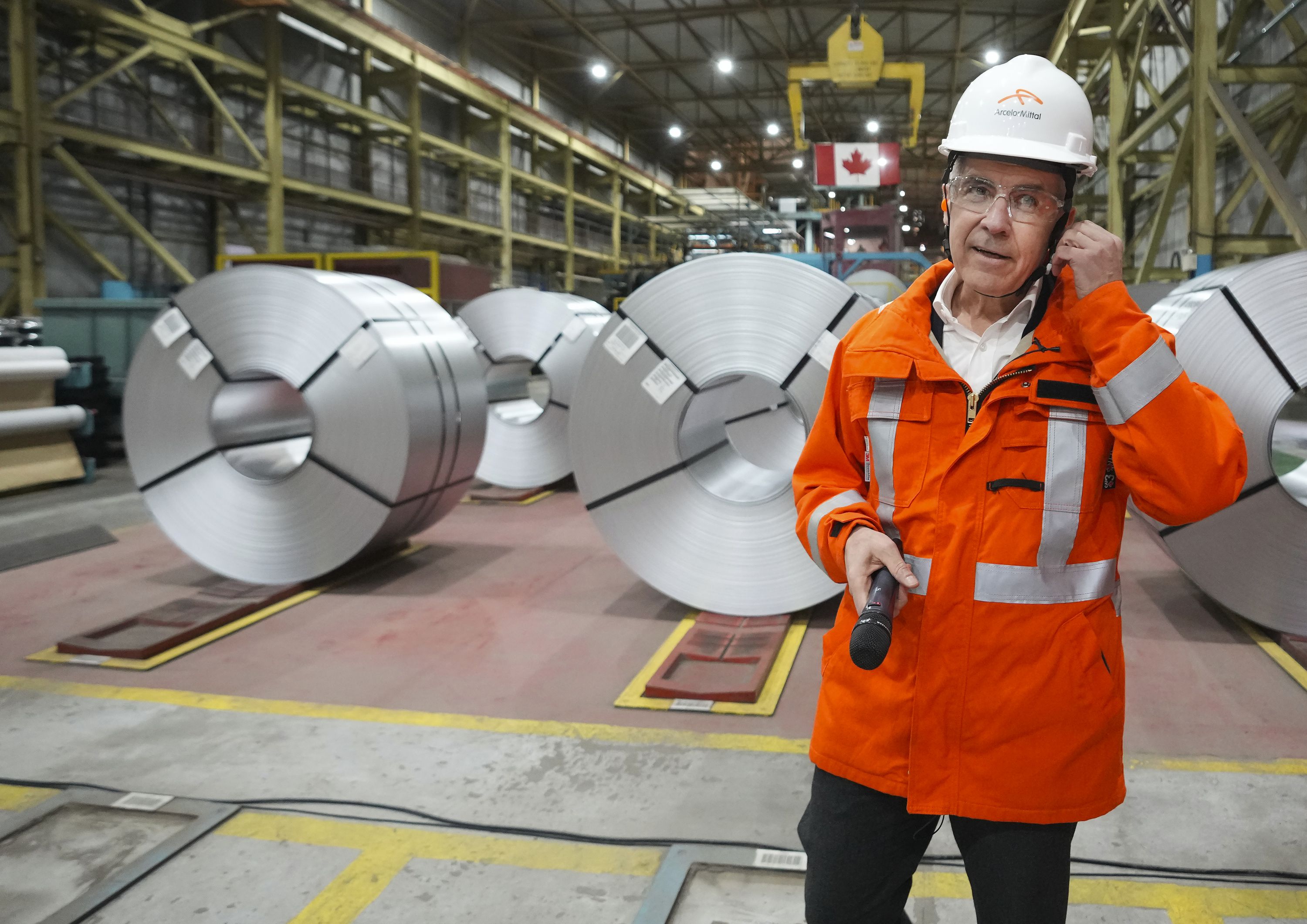 Mark Carney, en la planta metalúrgica ArcelorMittal Dofasco en Hamilton, Ontario.