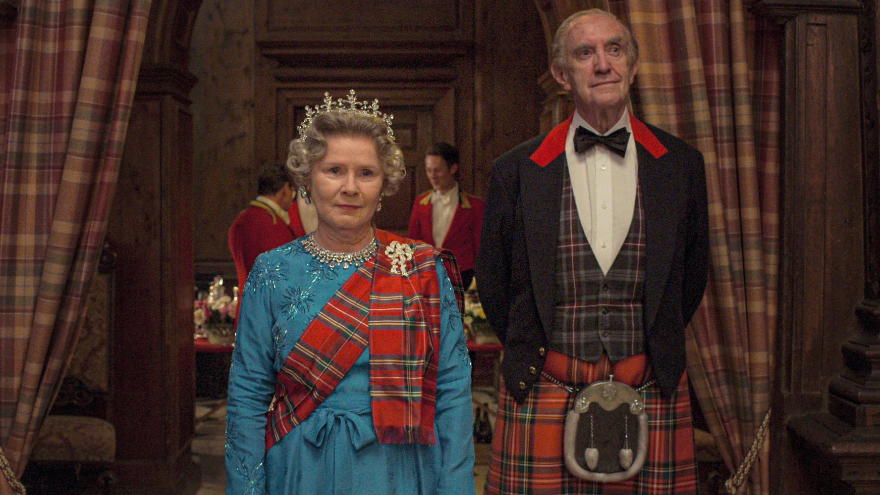 La actriz Imelda Staunton es la reina Isabel II en ‘The Crown‘. (Foto: AP / Netflix)