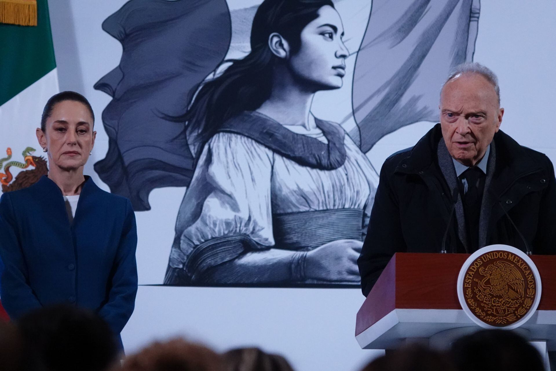 CIUDAD DE MÉXICO, 17DICIEMBRE2024.- Claudia Sheinbaum Pardo, presidenta de México, y Alejandro Gertz Manero, Fiscal General de la República, durante la conferencia “Mañanera del Pueblo” en la que se presentó el informe quincenal en materia de seguridad.  FOTO: GALO CAÑAS/CUARTOSCURO.COM