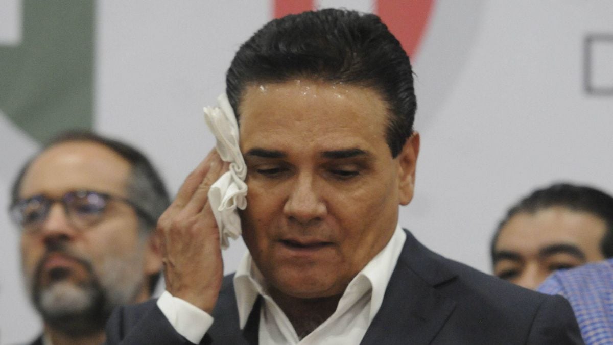 El exgobernador del PRD en Michoacán es acusado por los delitos de peculado, administración fraudulenta y asociación delictuosa. 